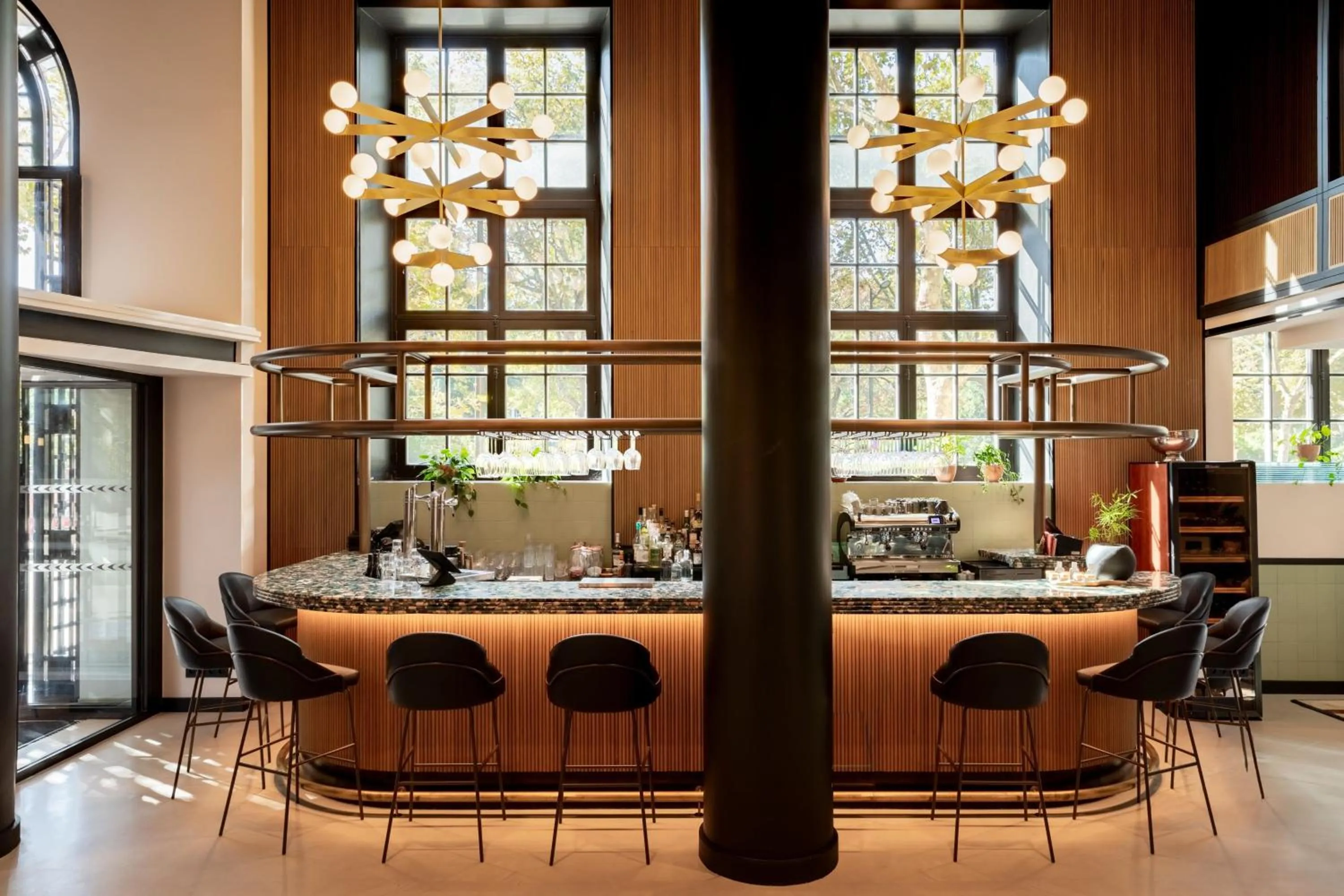 Lounge or bar in Le Parchamp, a Tribute Portfolio Hotel, Paris Boulogne