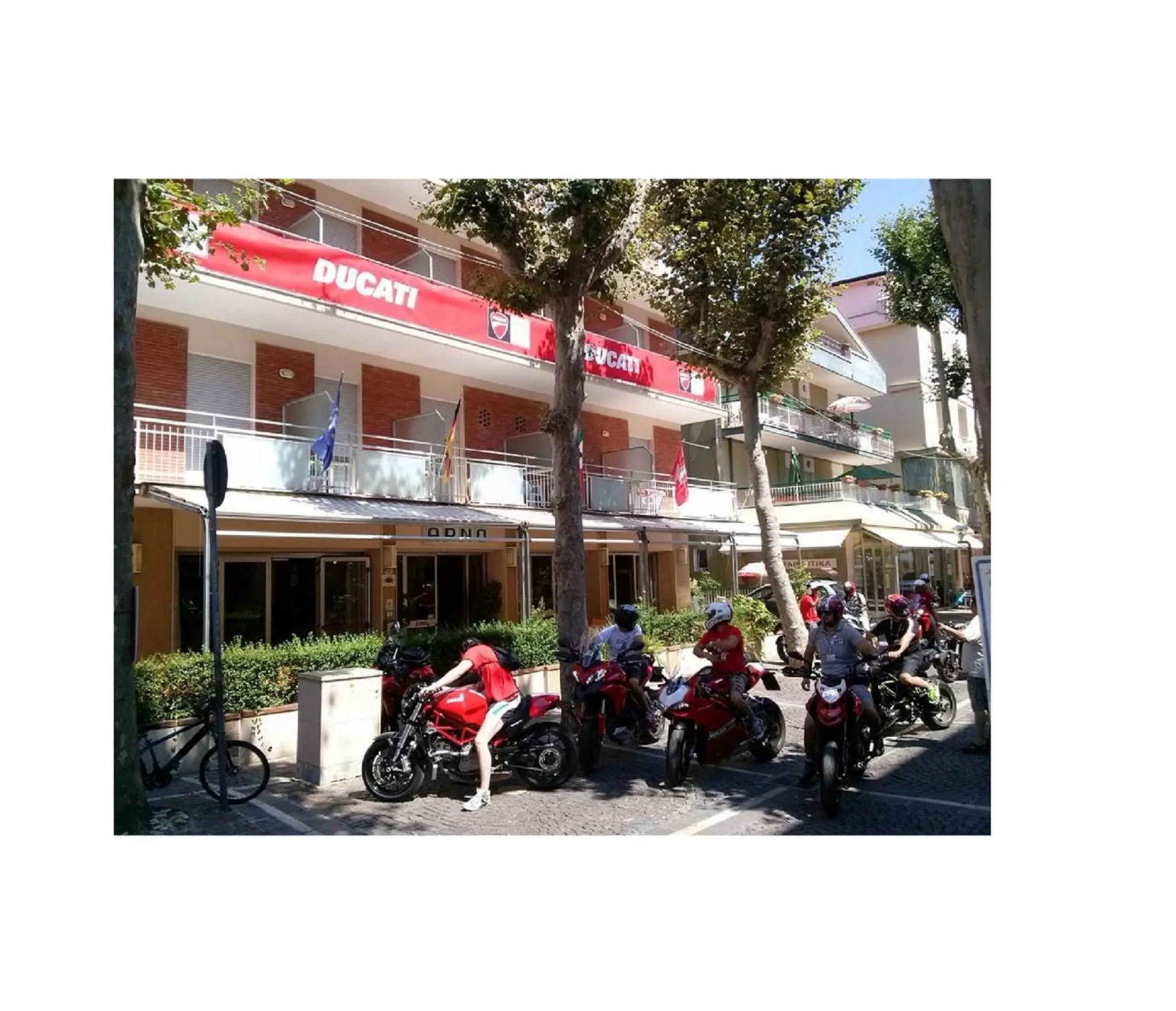 Facade/entrance in Hotel Arno