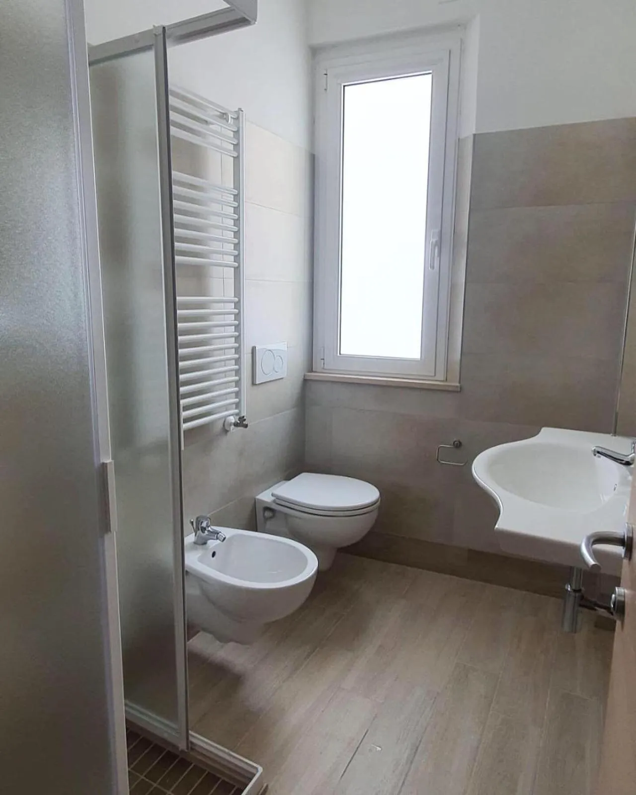 Shower in Hotel Arno