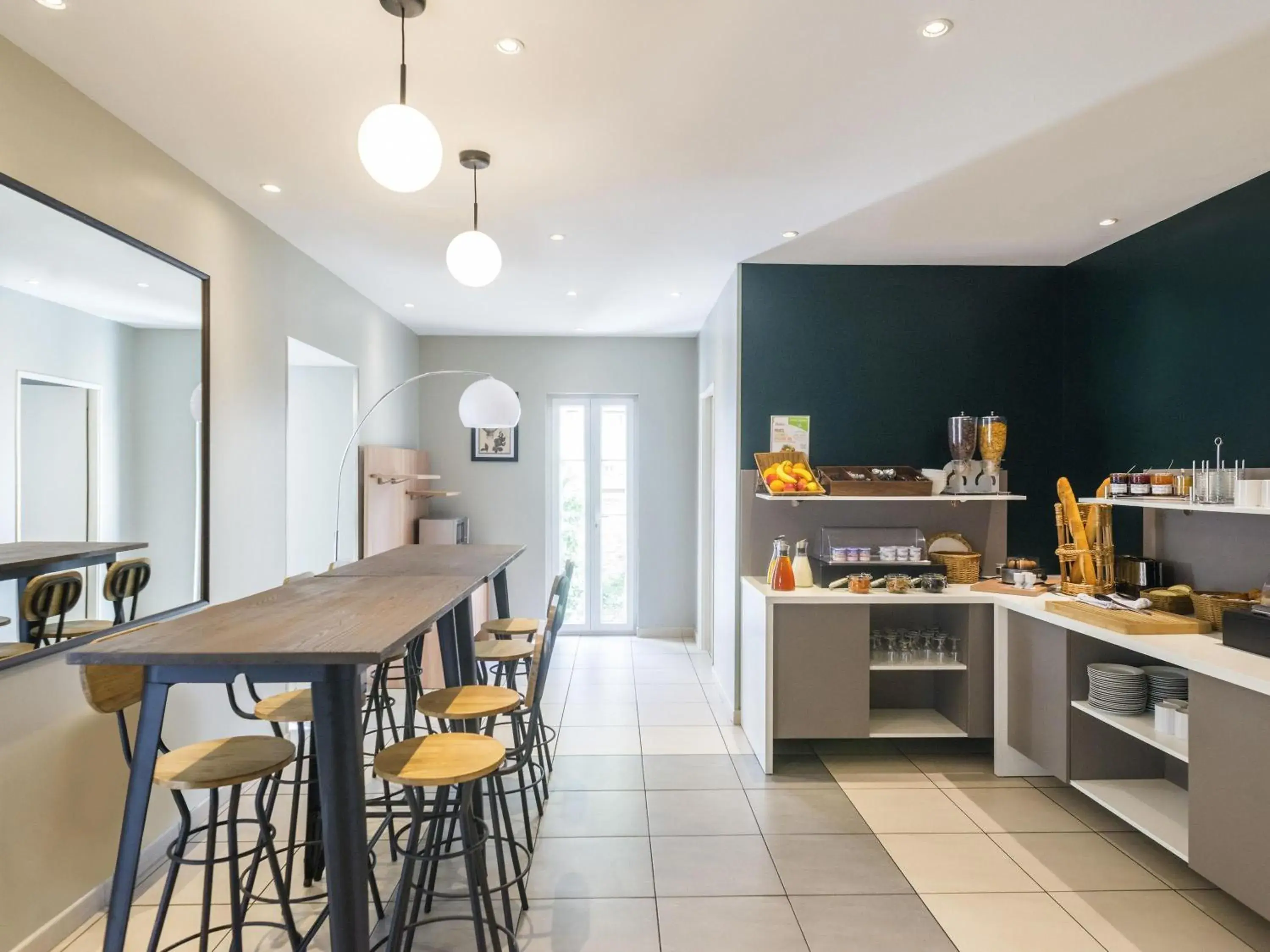 Property building in Aparthotel Adagio Access Nantes Viarme Property building in Aparthotel Adagio Access Nantes Viarme