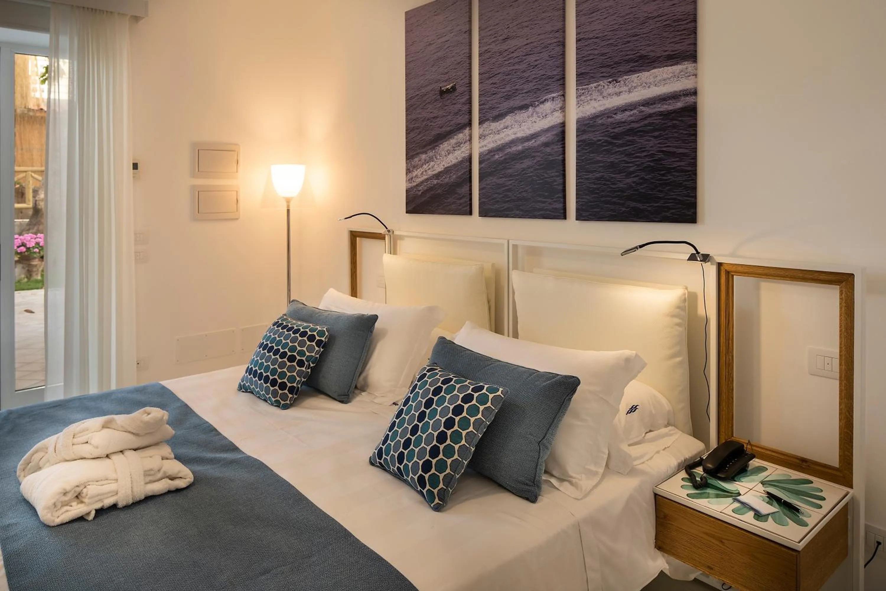 Garden view, Bed in Apollon Club & Thermal Spa