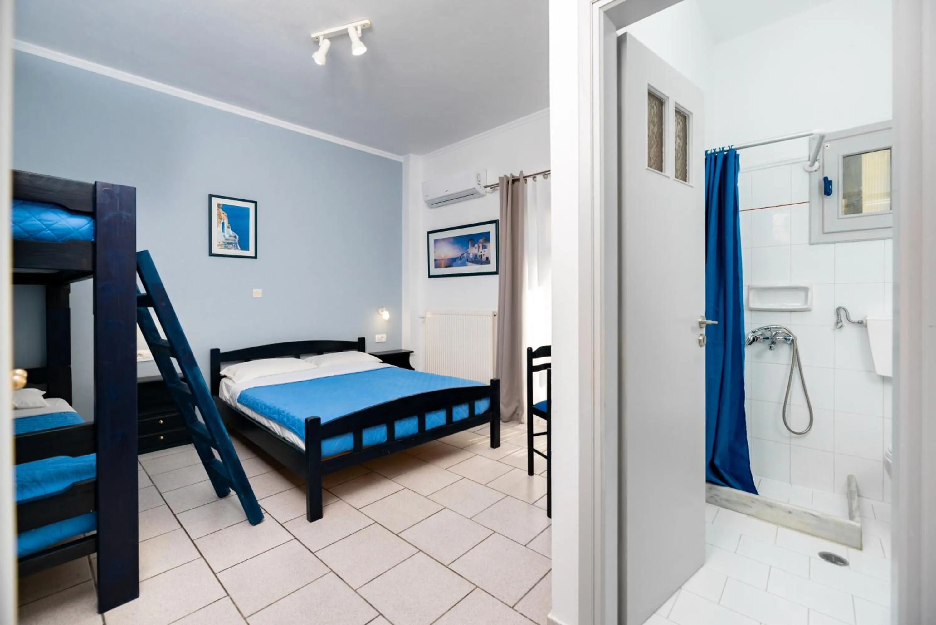 Photo of the whole room, Bed in Fortuna Perissa