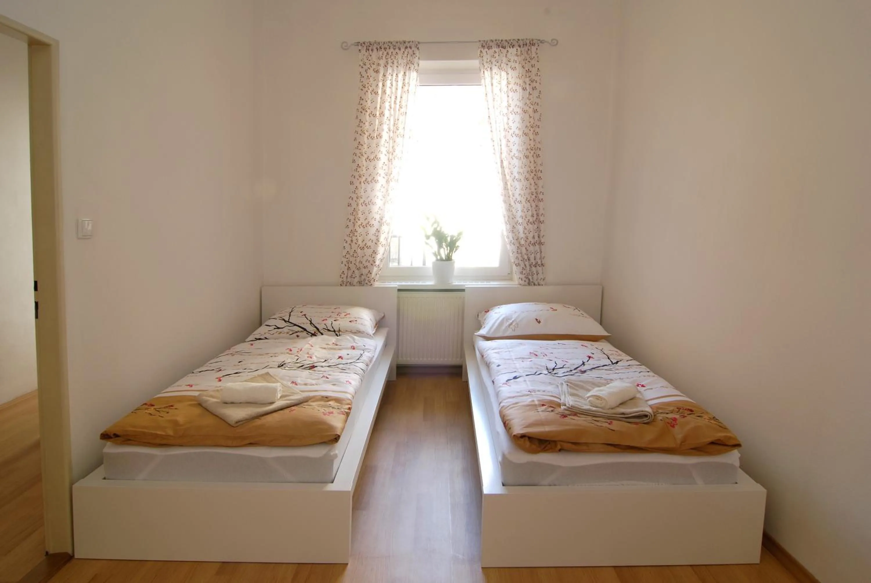 Twin Room with Shared Bathroom in Fontana Pizzeria - Pension