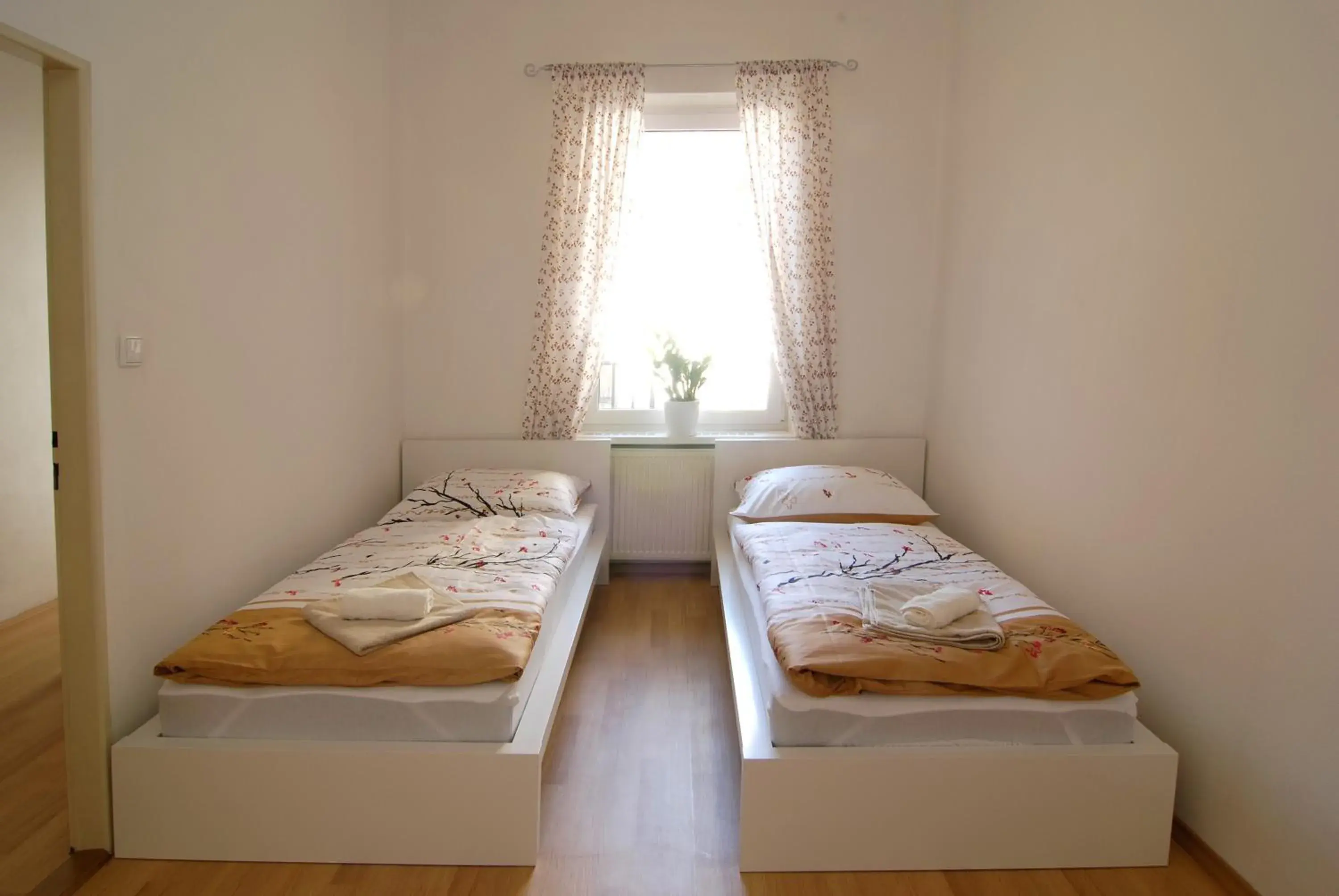 Twin Room with Shared Bathroom in Fontana Pizzeria - Pension Twin Room with Shared Bathroom in Fontana Pizzeria - Pension