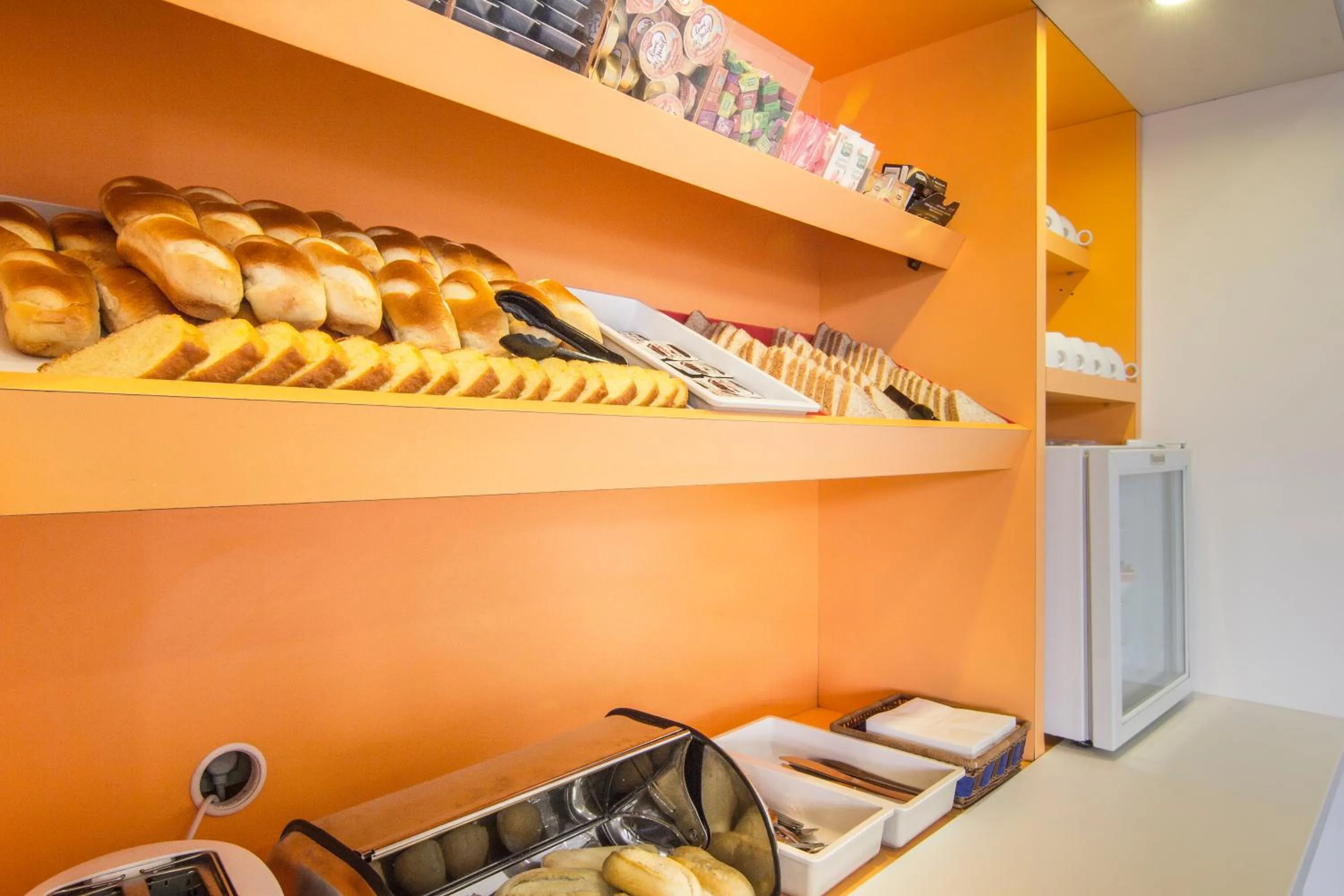 Buffet breakfast in Première Classe Martigues