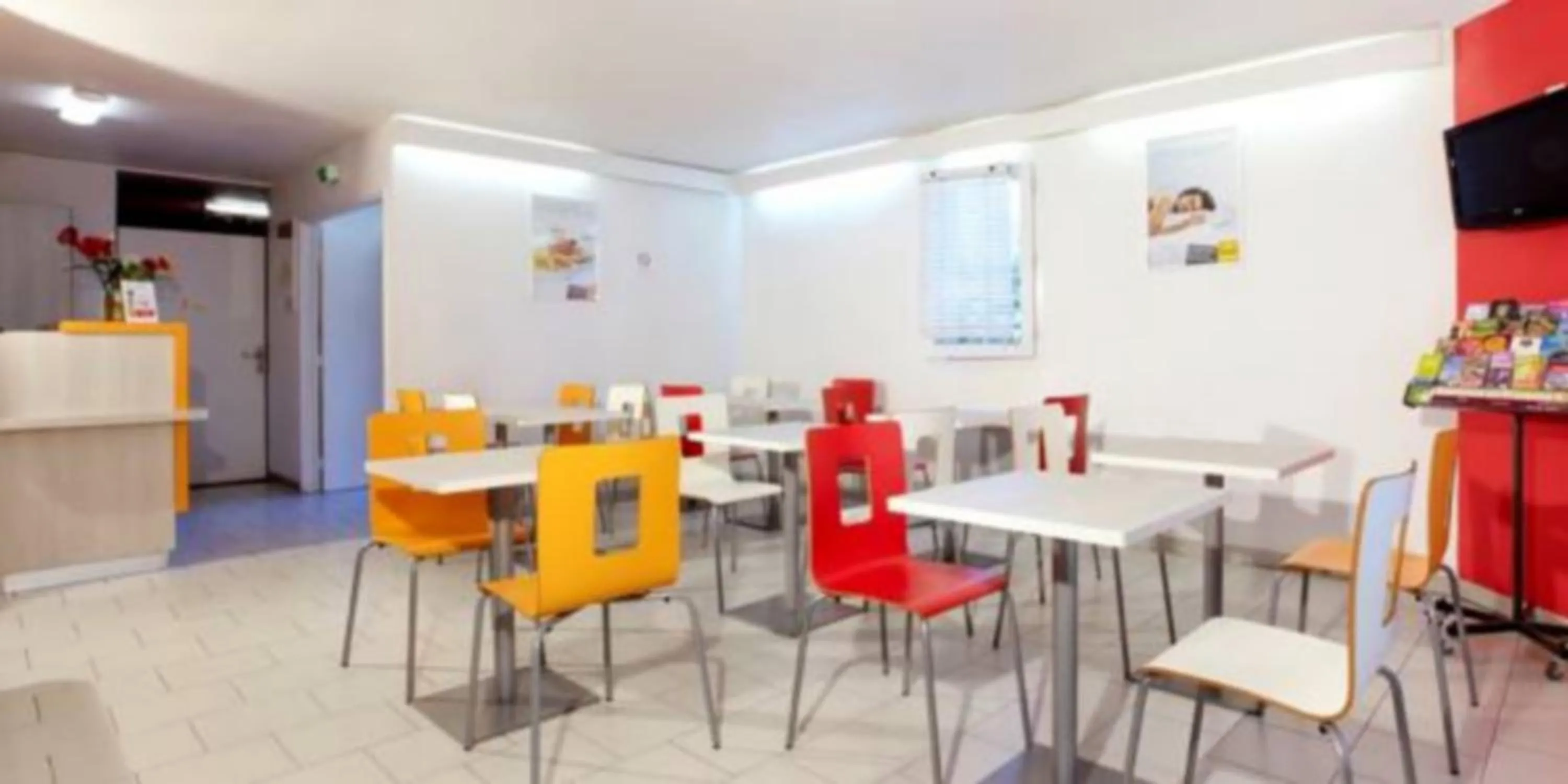 Buffet breakfast in Première Classe Martigues