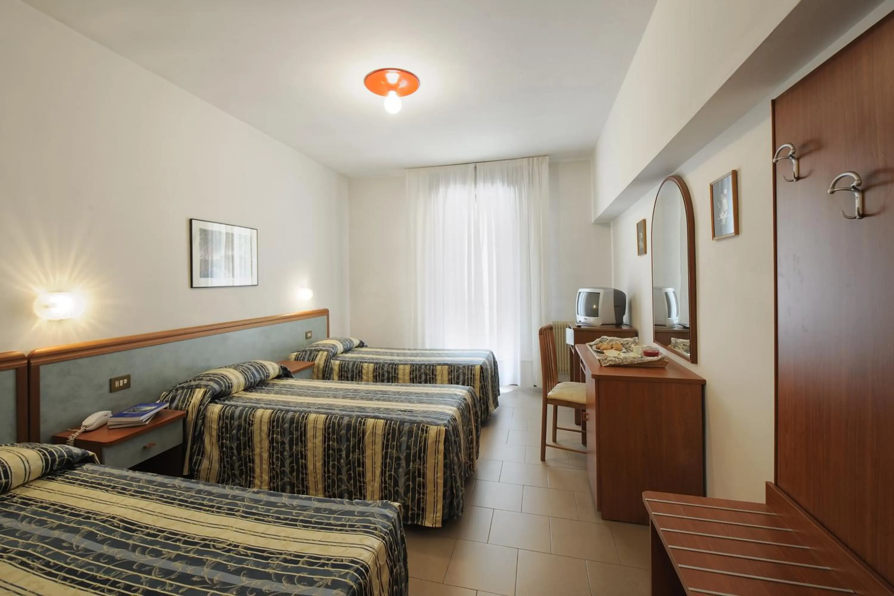 Bedroom, Bed in Hotel Bertusi