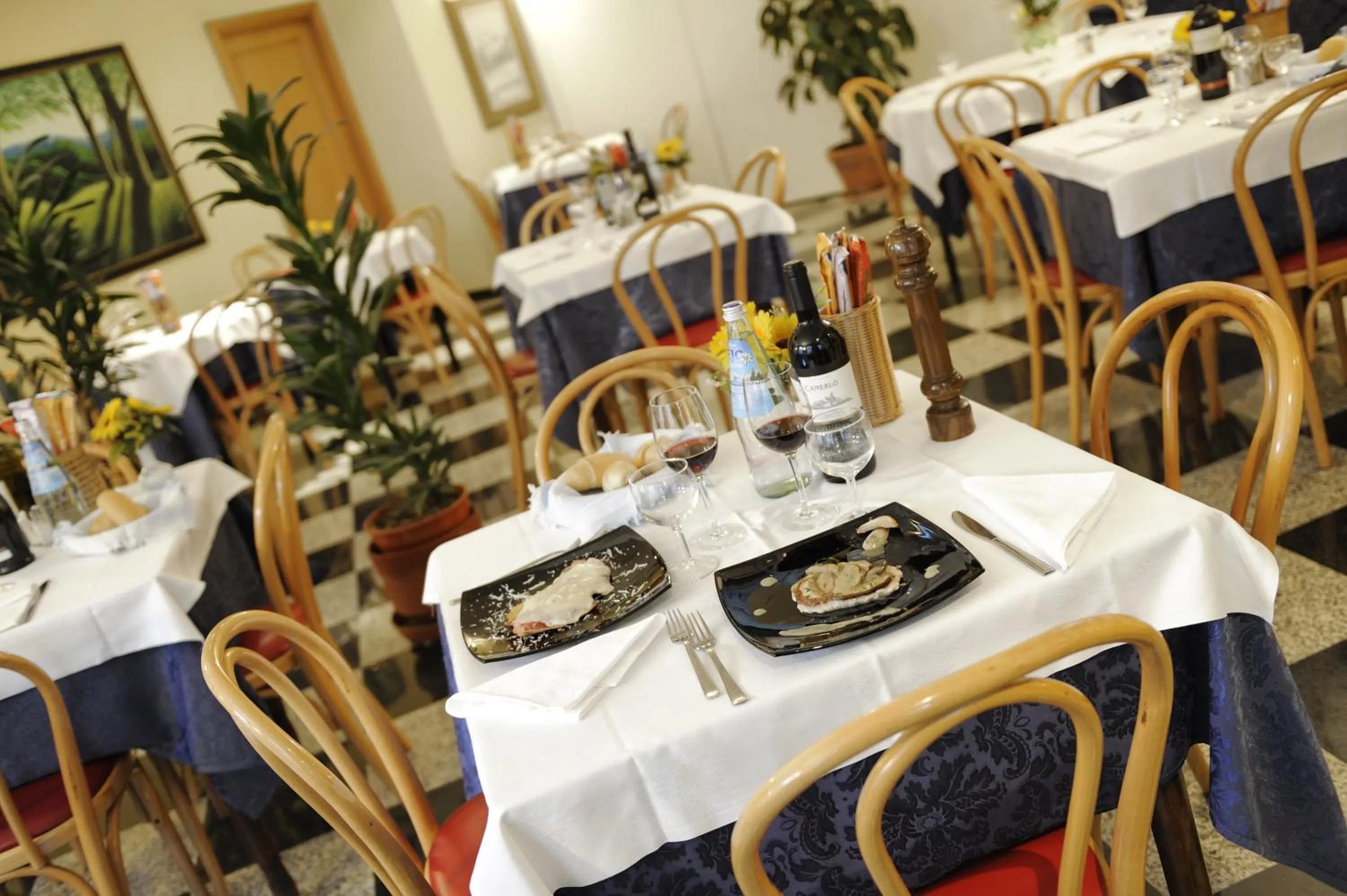 Restaurant/places to eat in Hotel Bertusi