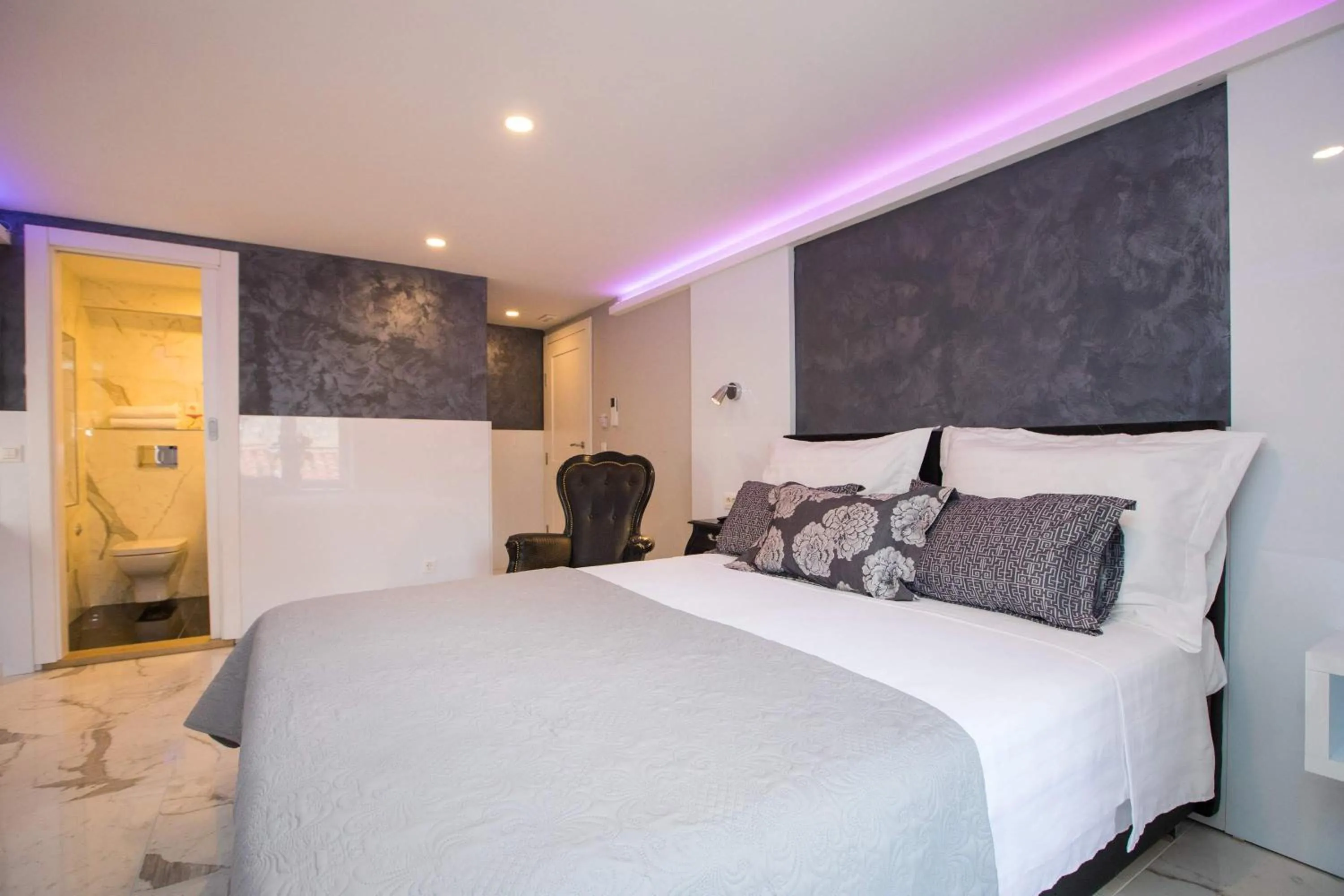 Bed in Soleil Luxury Rooms Old town