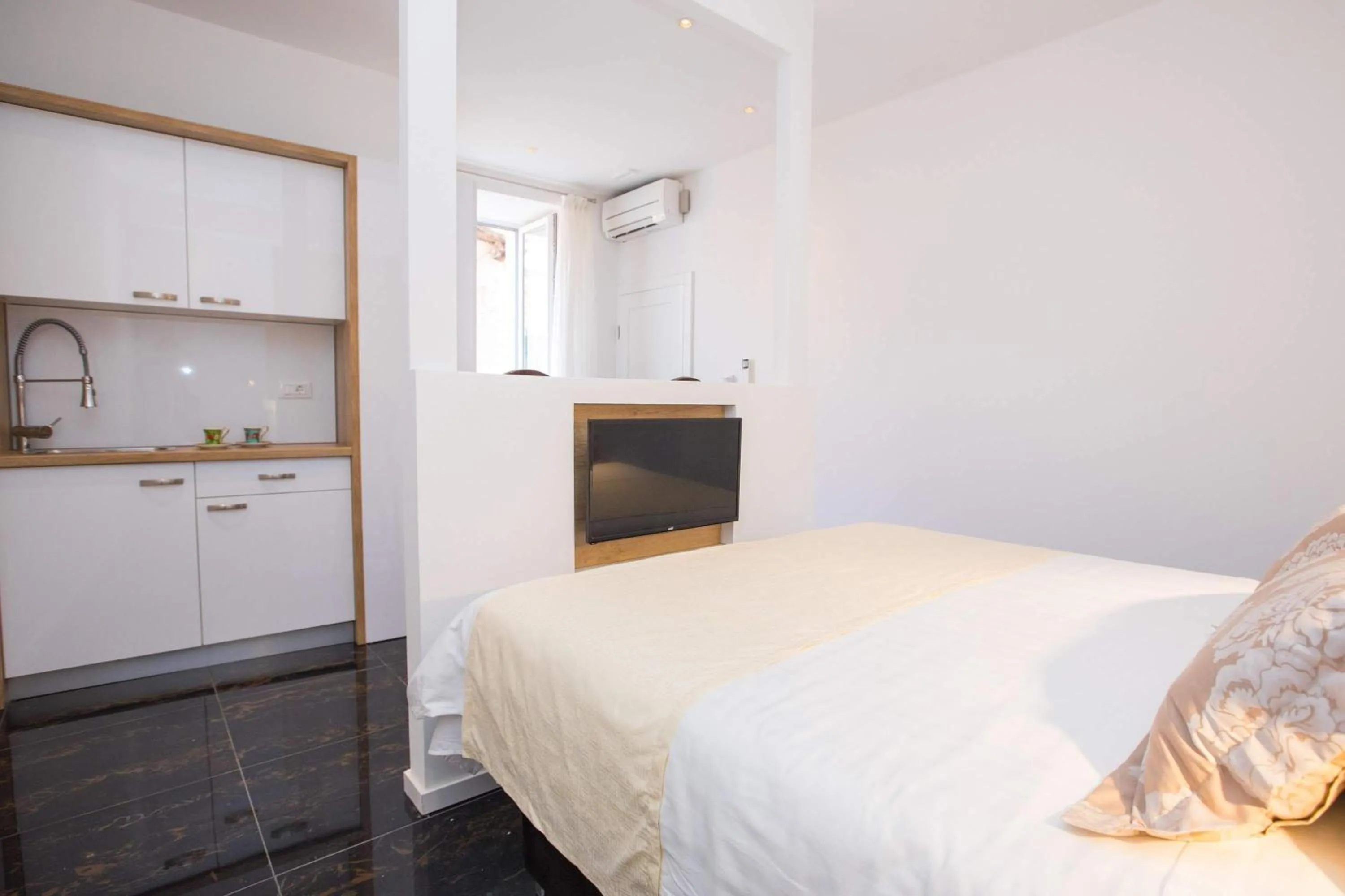 Bed in Soleil Luxury Rooms Old town