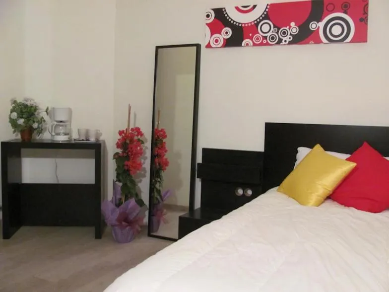 Photo of the whole room, Bed in BruStar Gotic-Centric