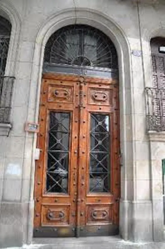 Facade/entrance in BruStar Gotic-Centric
