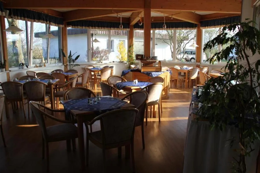Restaurant/places to eat in Hotel Mecklenburger Mühle Garni