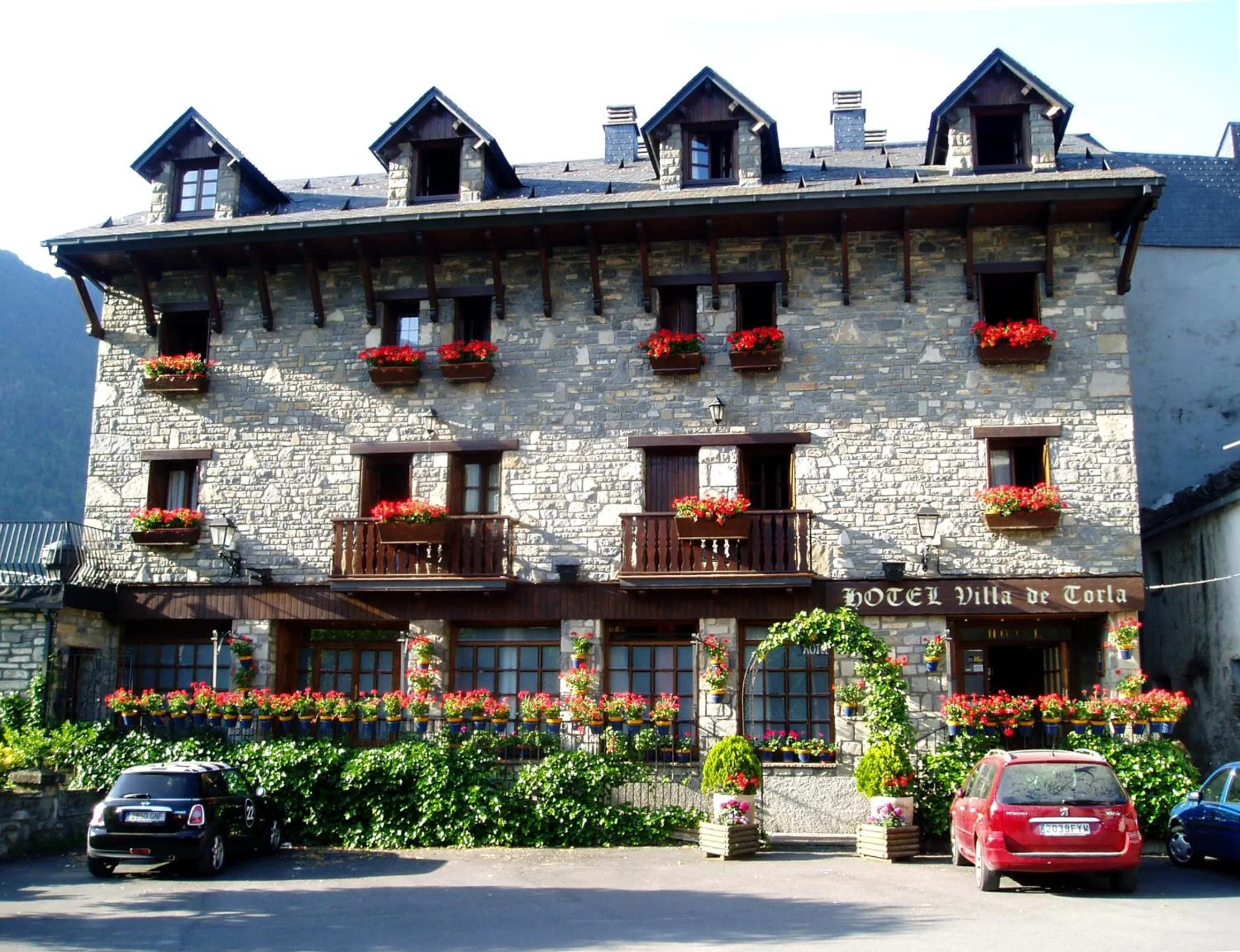 Facade/entrance in Hotel Villa de Torla