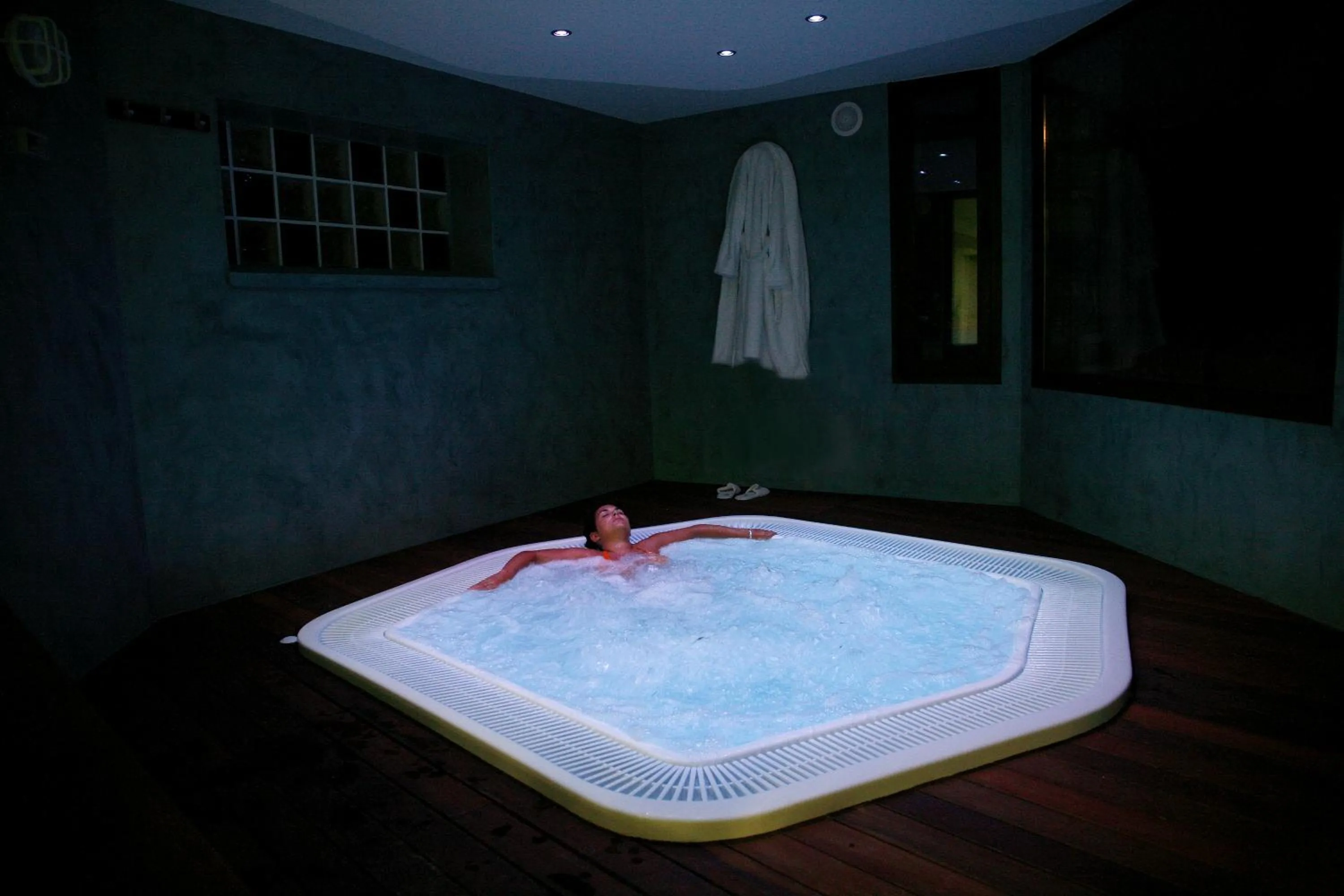 Hot Tub in Hotel Villa de Torla