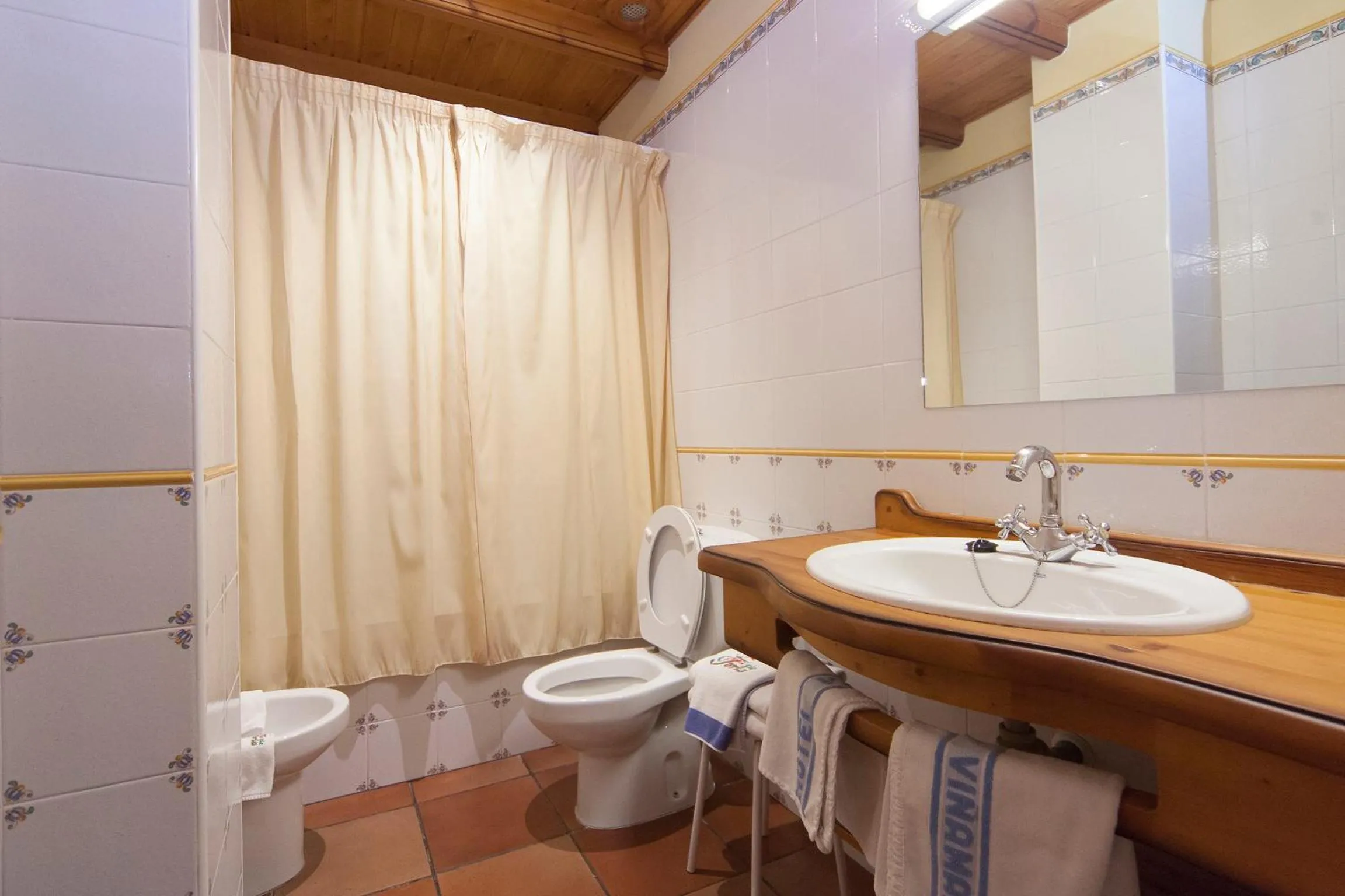 Bathroom in Hotel Villa de Torla