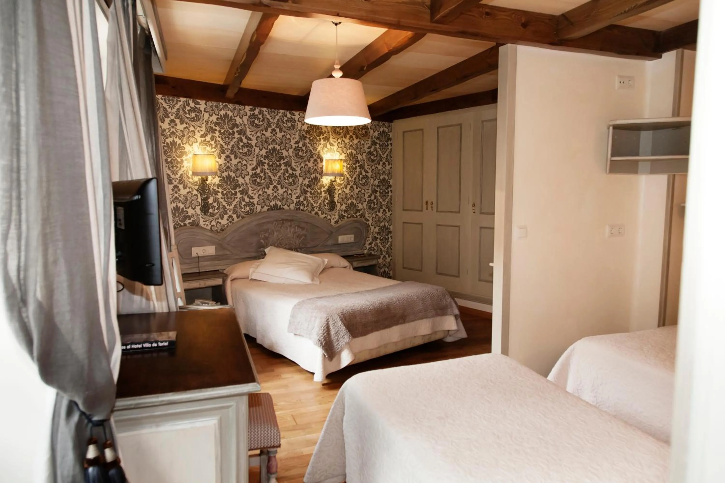 Photo of the whole room, Bed in Hotel Villa de Torla