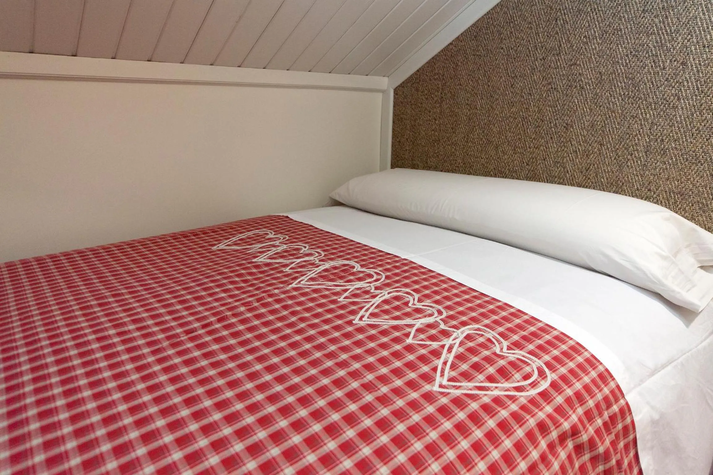 Decorative detail, Bed in Hotel Villa de Torla