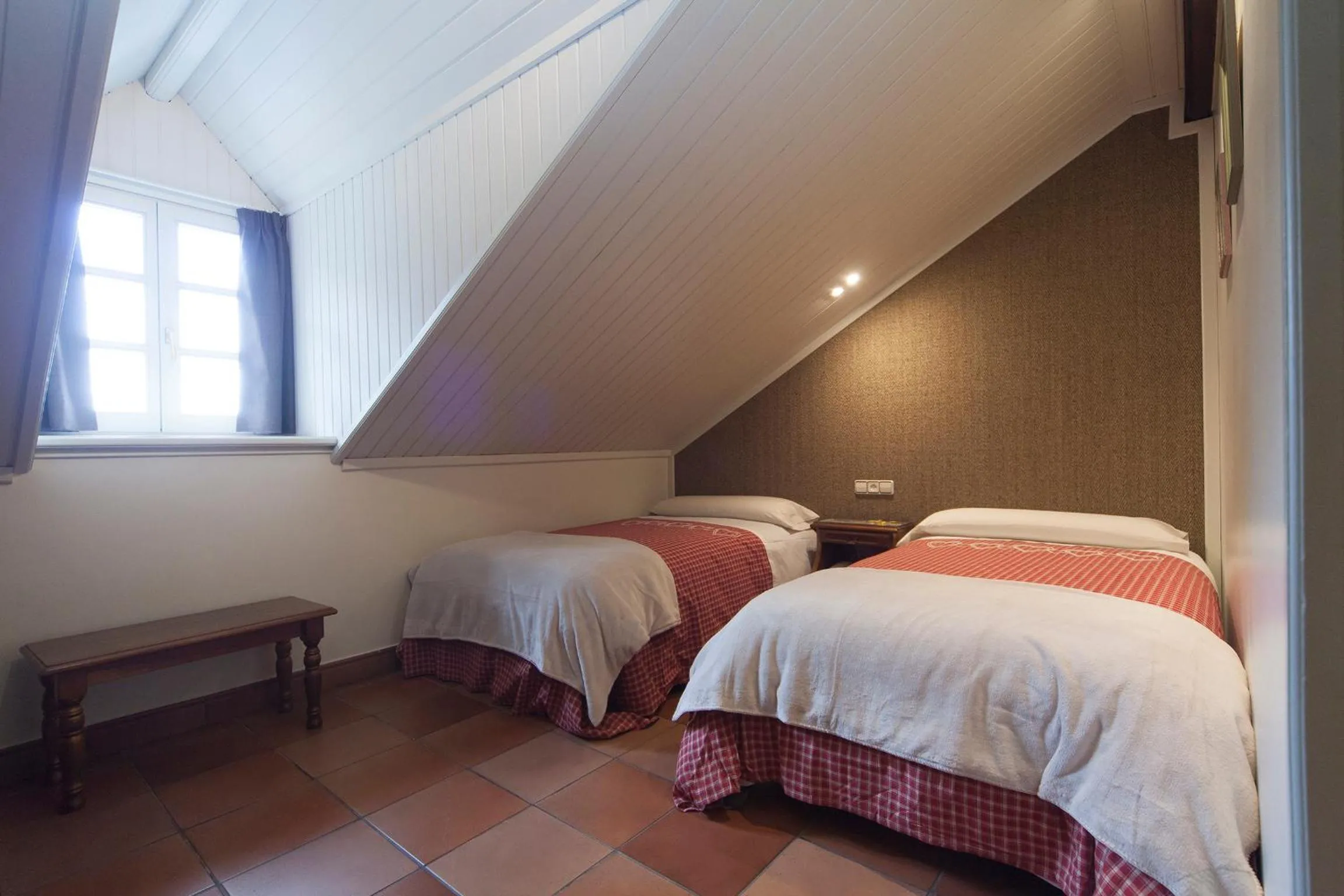 Photo of the whole room, Bed in Hotel Villa de Torla