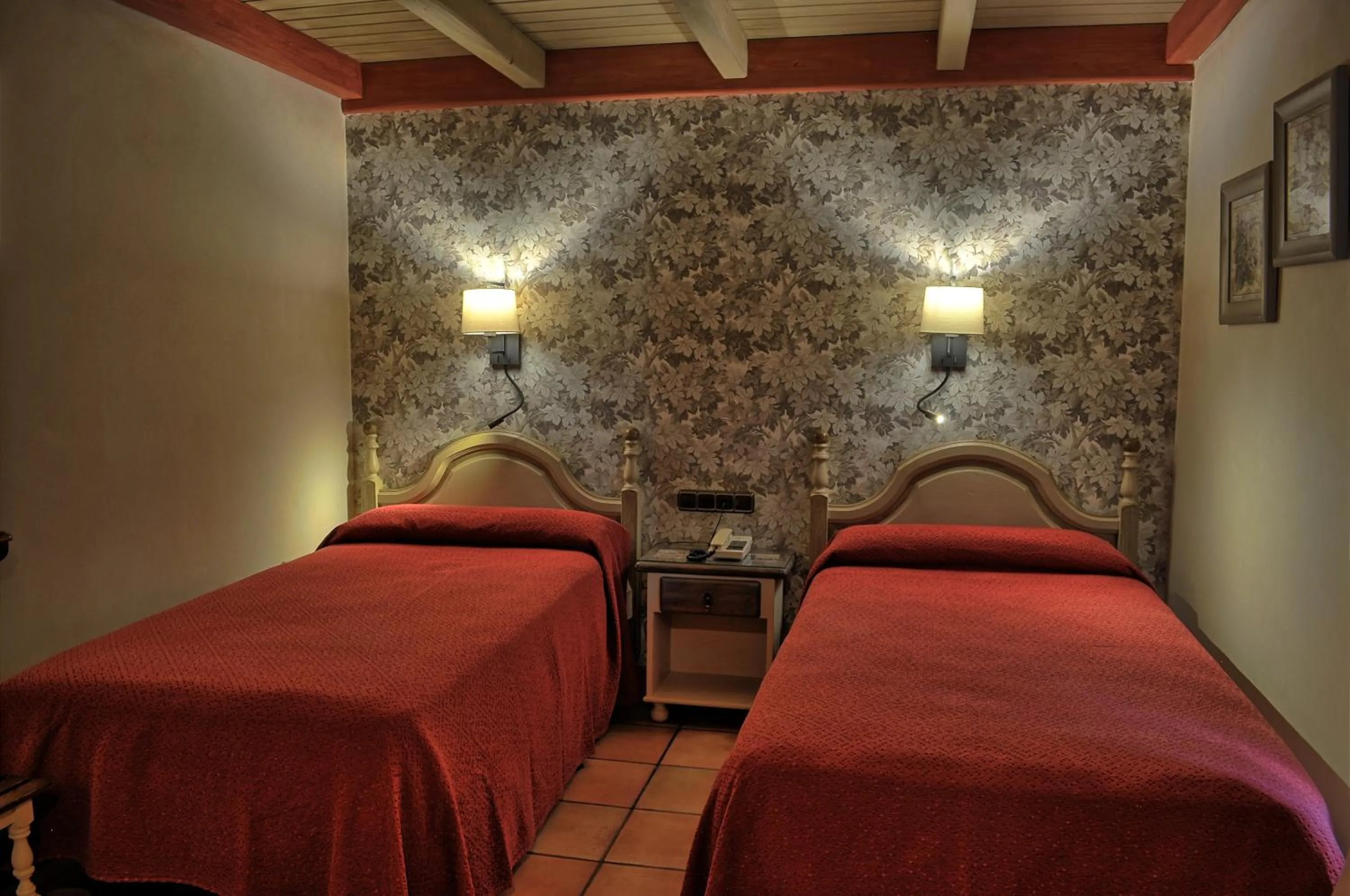 Bedroom, Bed in Hotel Villa de Torla
