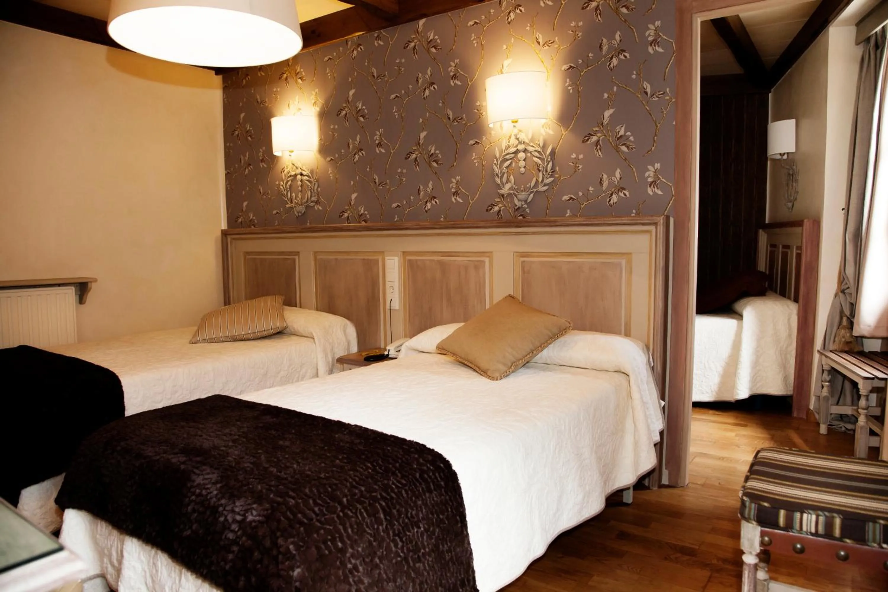 Photo of the whole room, Bed in Hotel Villa de Torla