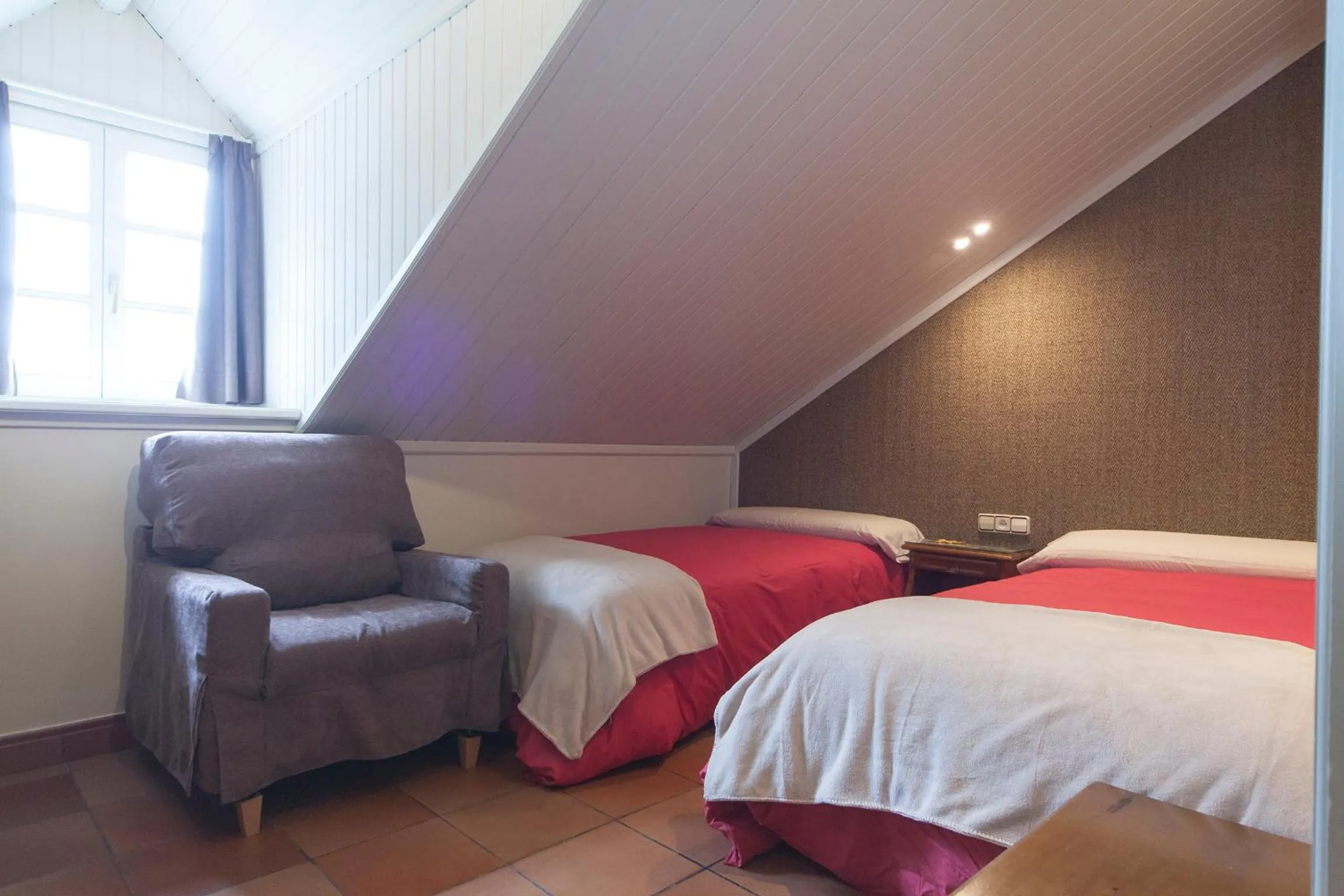 Photo of the whole room, Bed in Hotel Villa de Torla