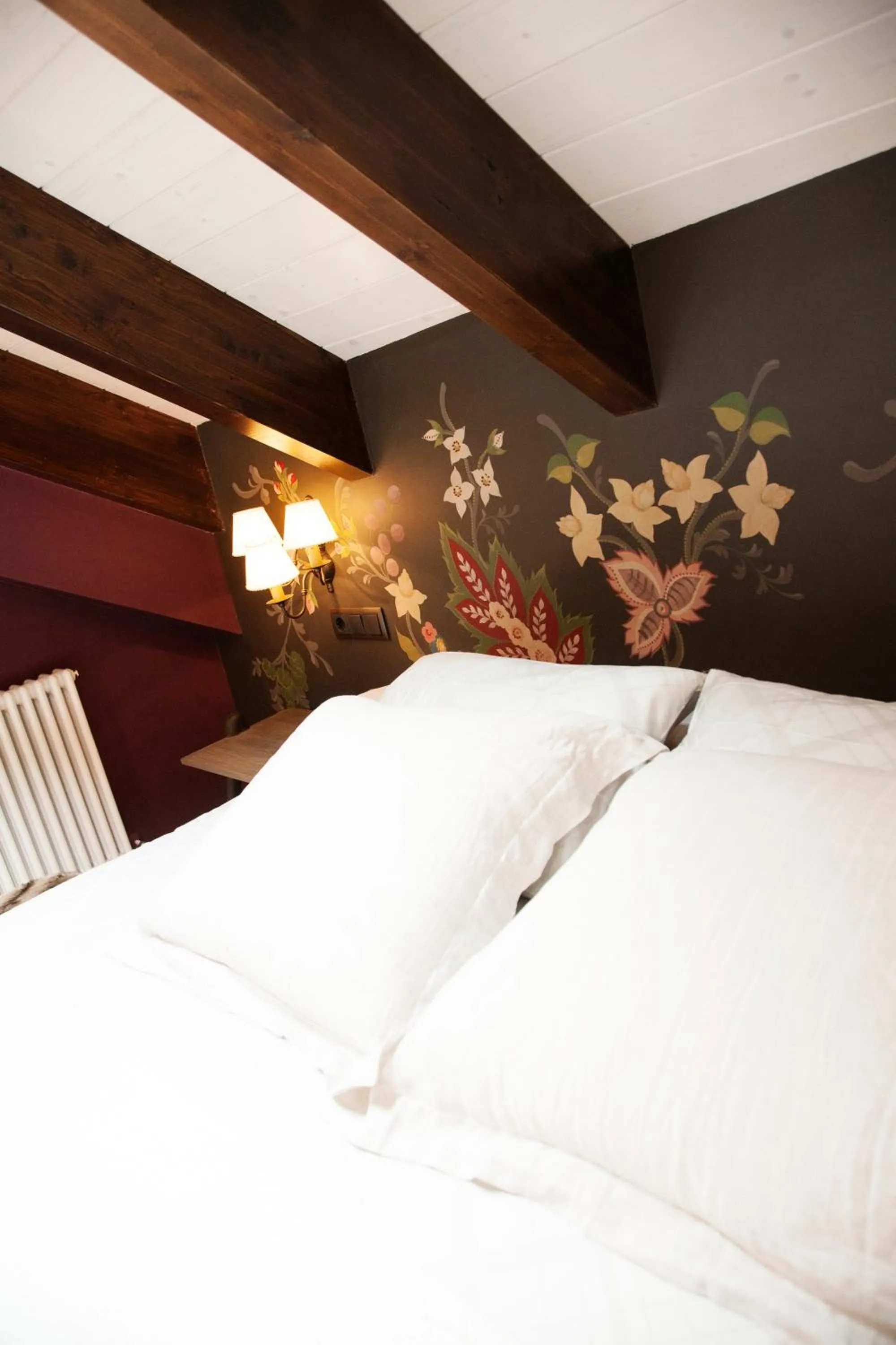 Decorative detail, Bed in Hotel Villa de Torla