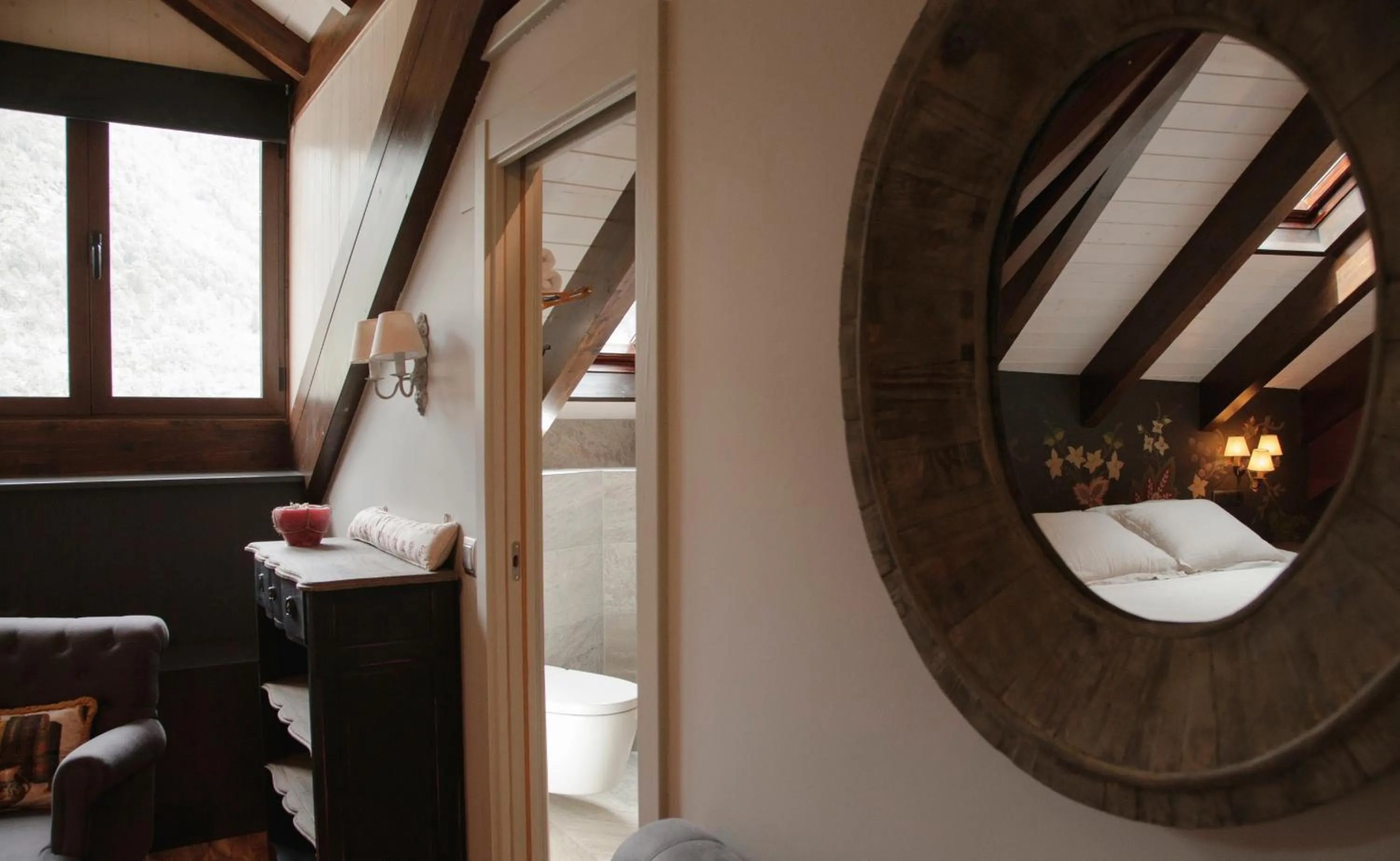Decorative detail, Bed in Hotel Villa de Torla