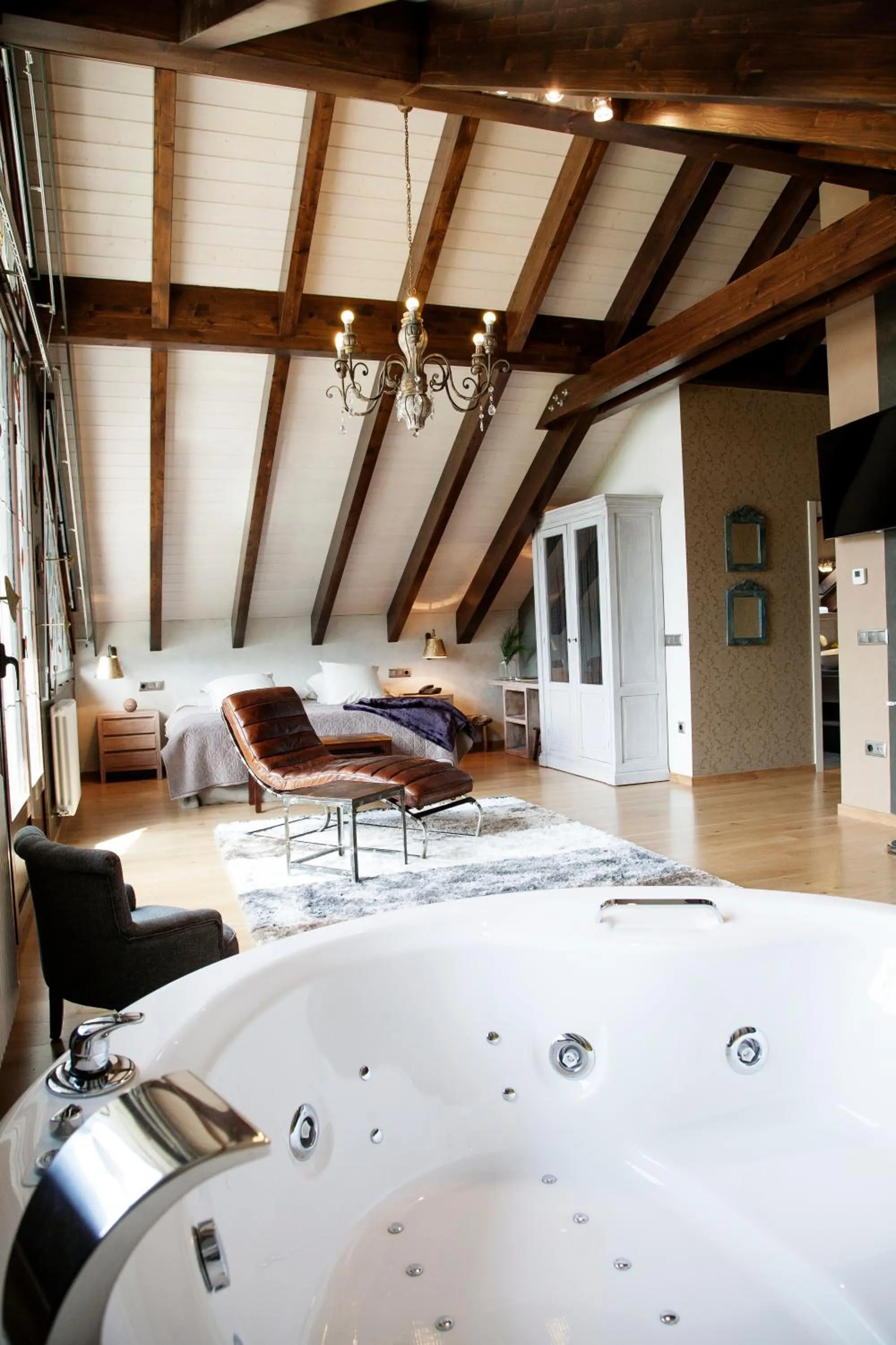 Photo of the whole room in Hotel Villa de Torla