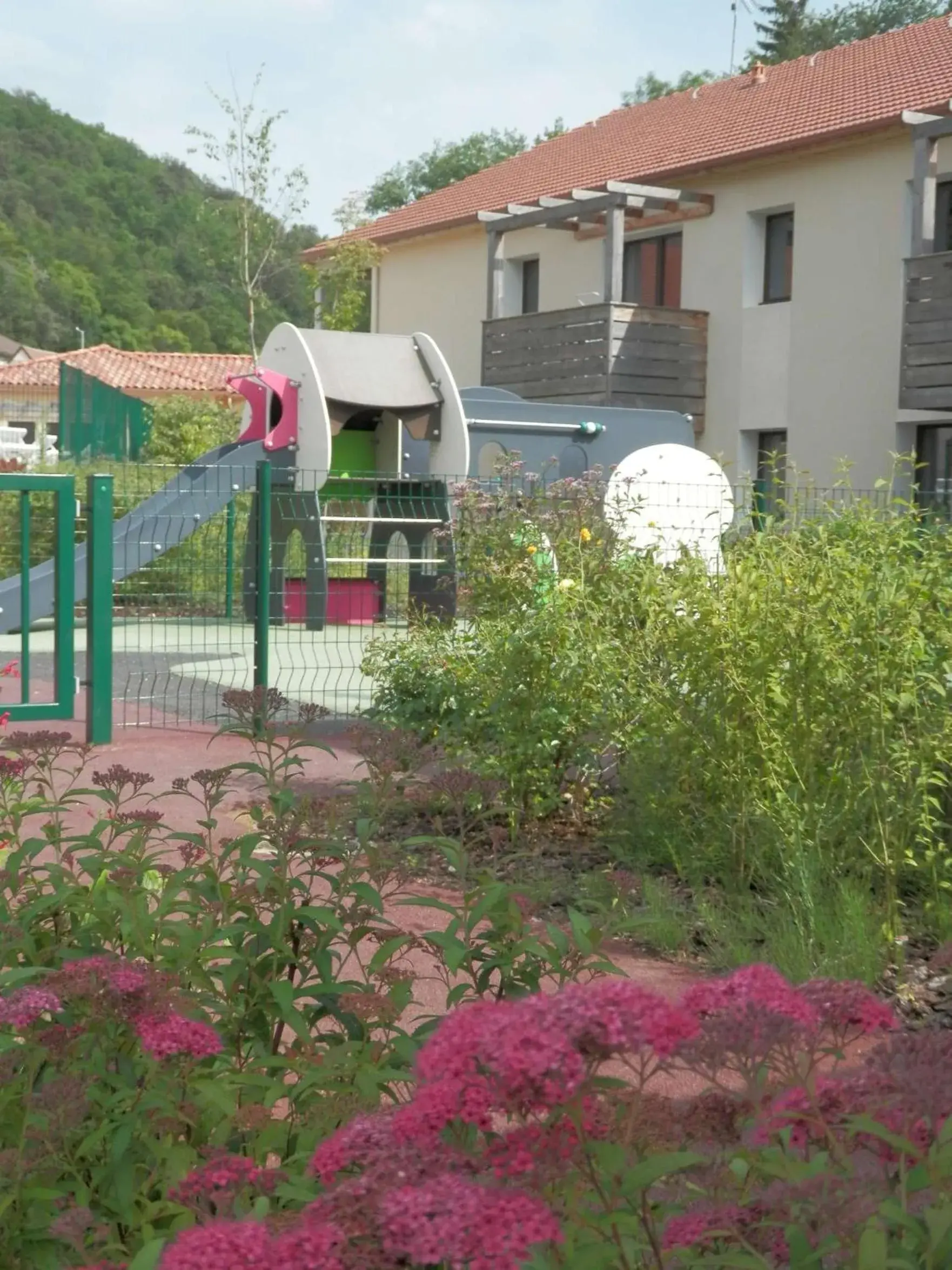 Facade/entrance in Vacancéole - Résidence Le Clos du Rocher Facade/entrance in Vacancéole - Résidence Le Clos du Rocher