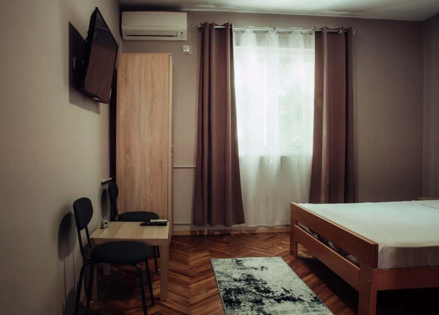 wardrobe, Bed in Skopje Downtown Hostel