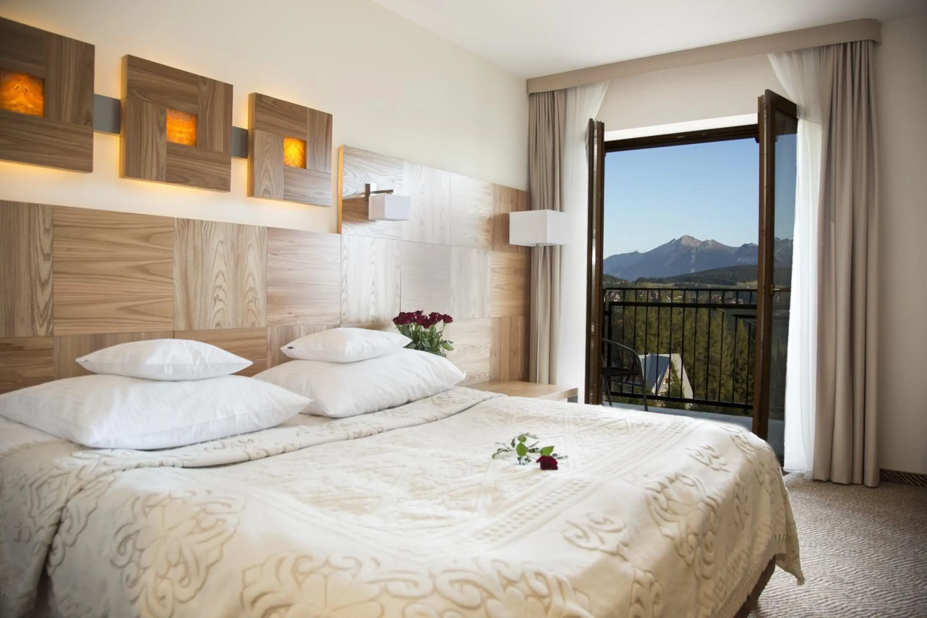 Double Room with Mountain View in Hotel Zbójnicówka Double Room with Mountain View in Hotel Zbójnicówka