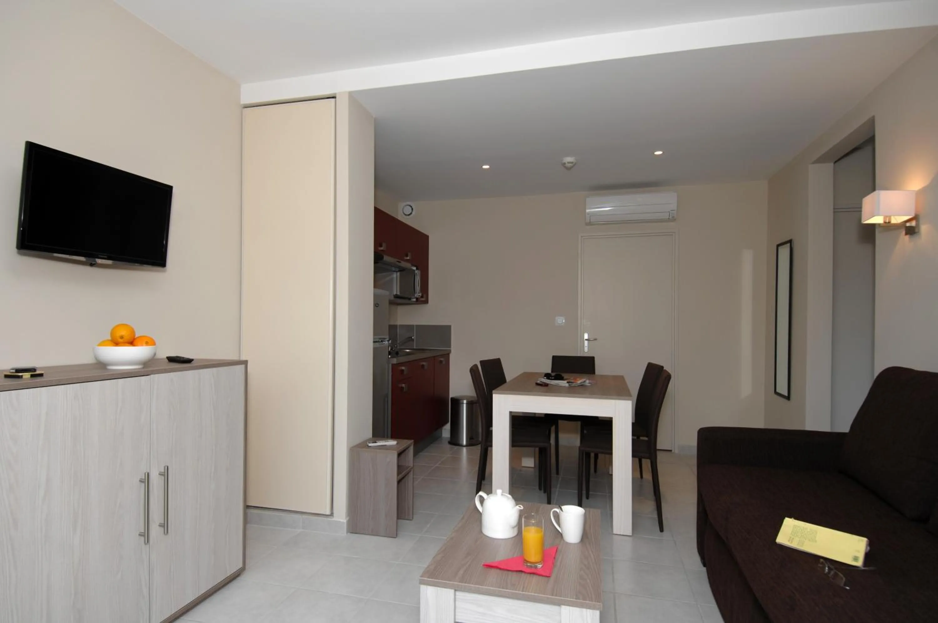 One-Bedroom Apartment - Pool Side in Résidence Odalys Du Golfe