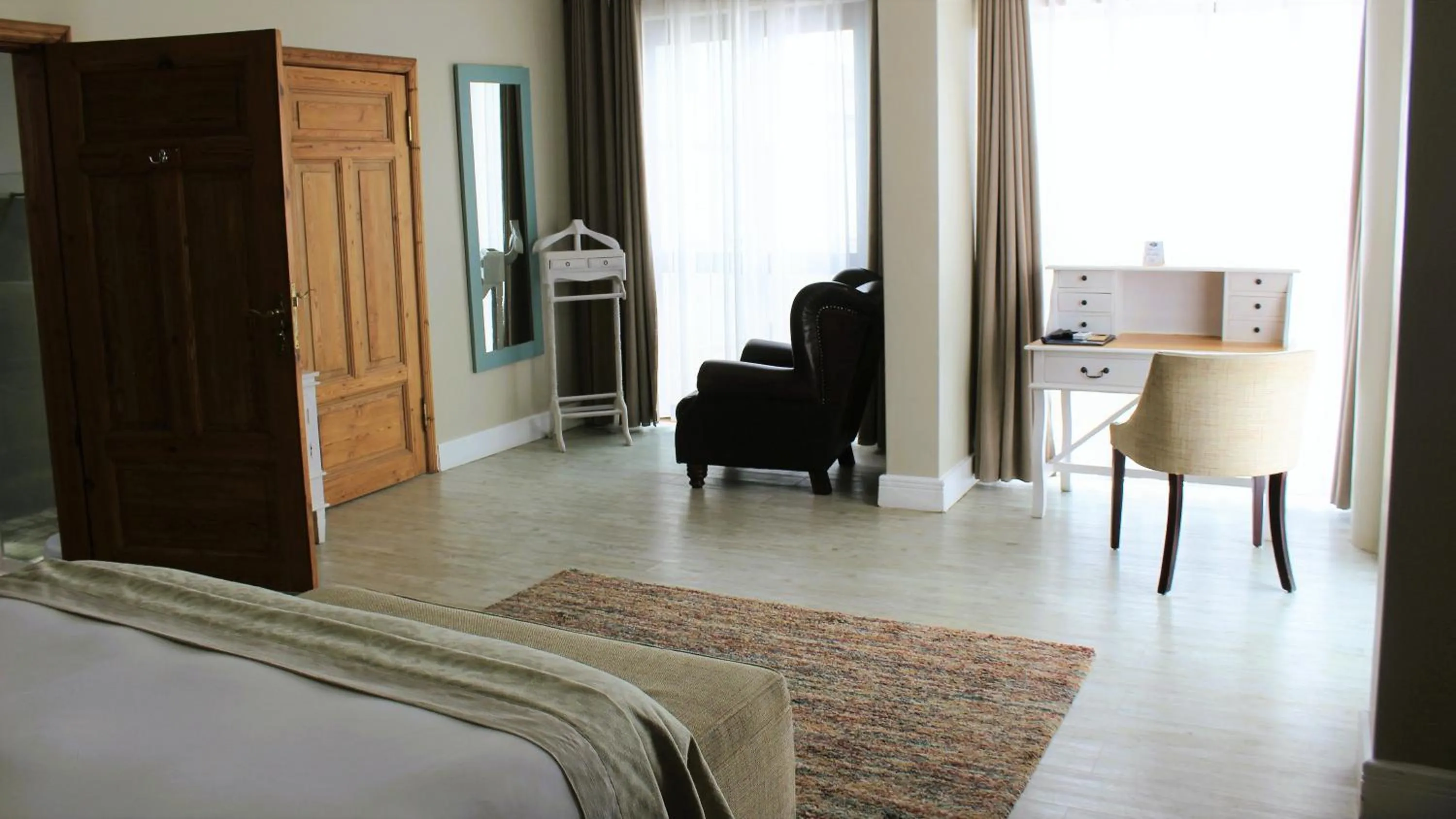 Communal lounge/ TV room, Bed in Atlantic Villa Boutique Guesthouse