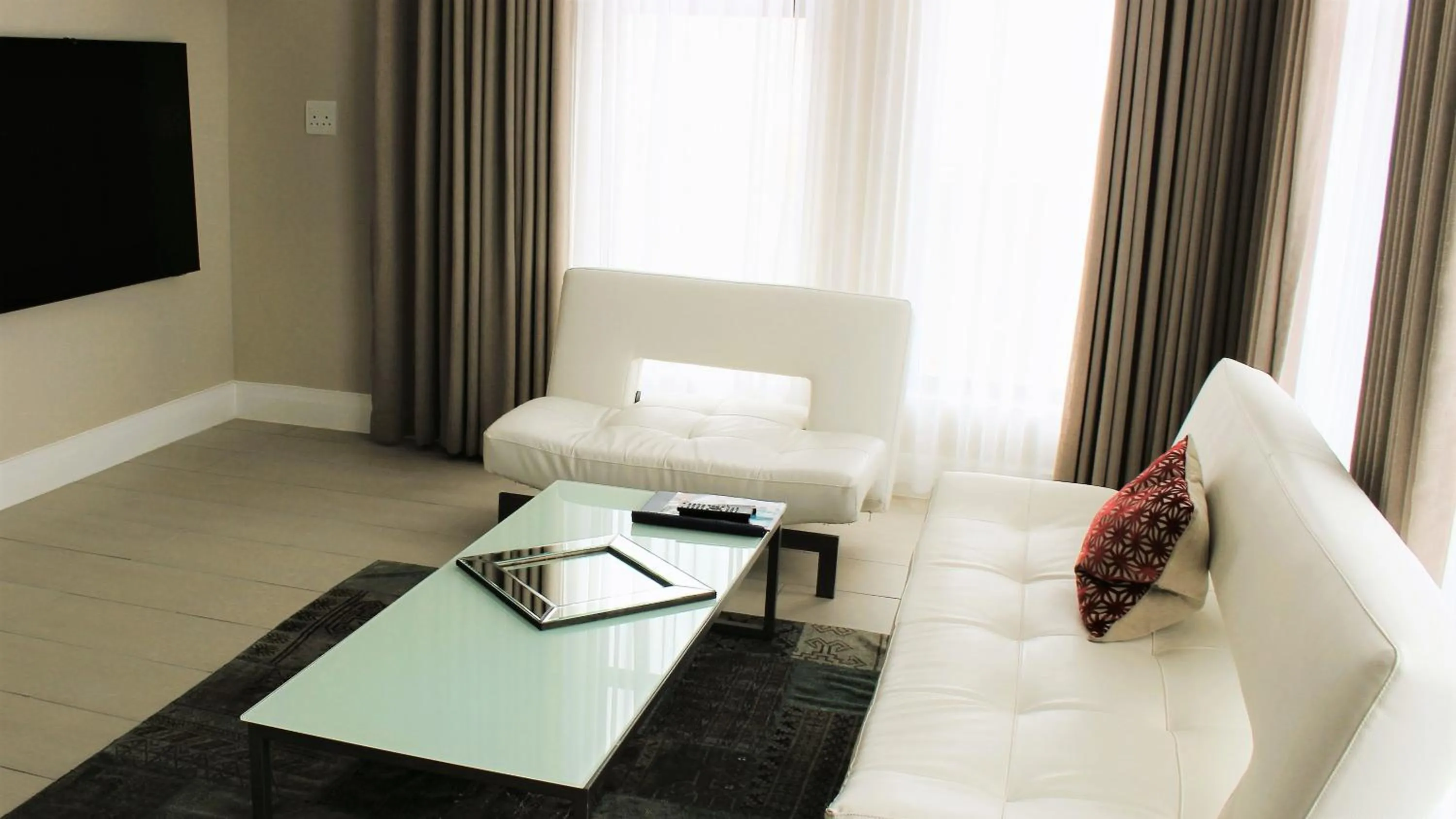 TV and multimedia in Atlantic Villa Boutique Guesthouse