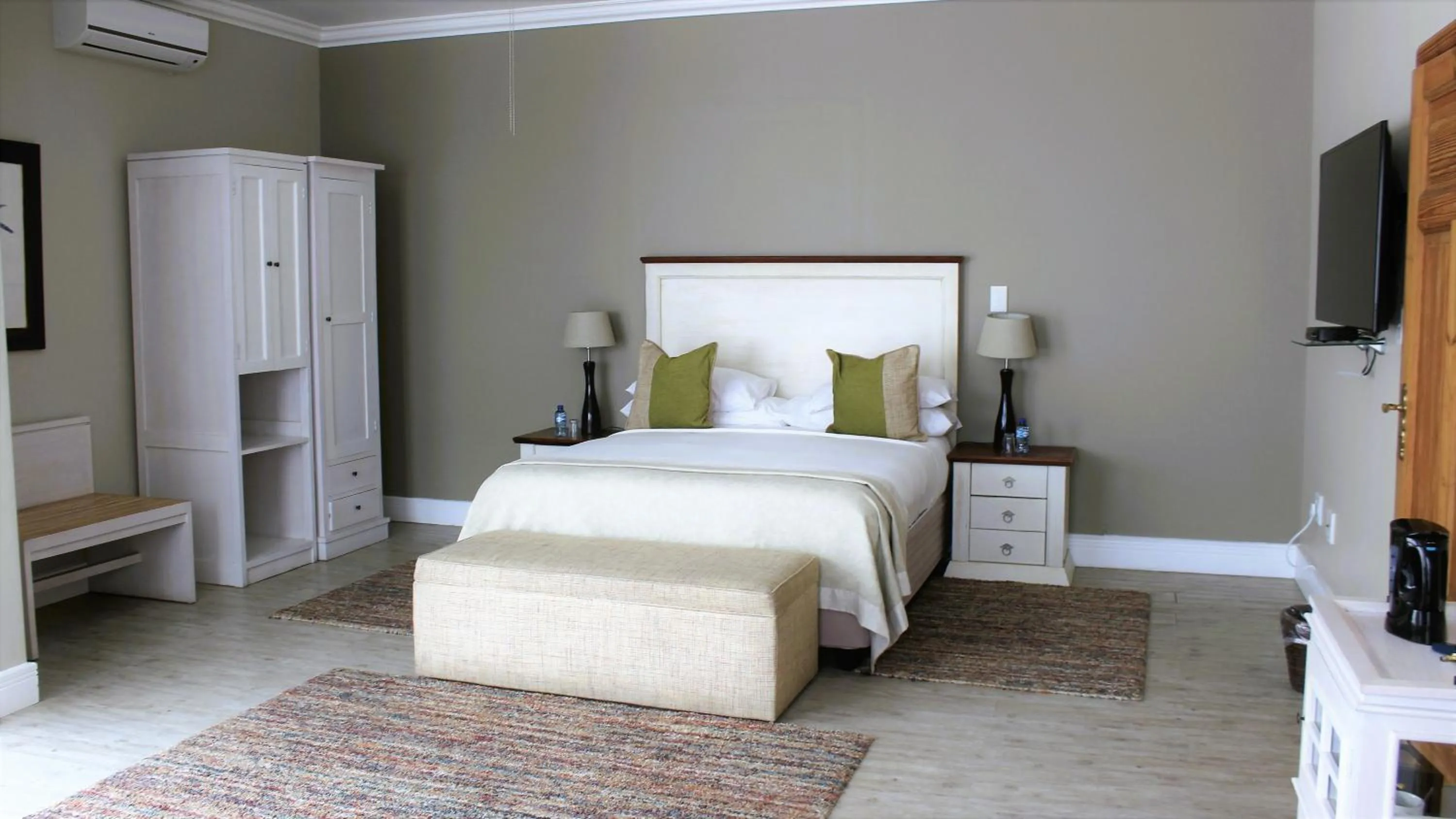 Communal lounge/ TV room, Bed in Atlantic Villa Boutique Guesthouse