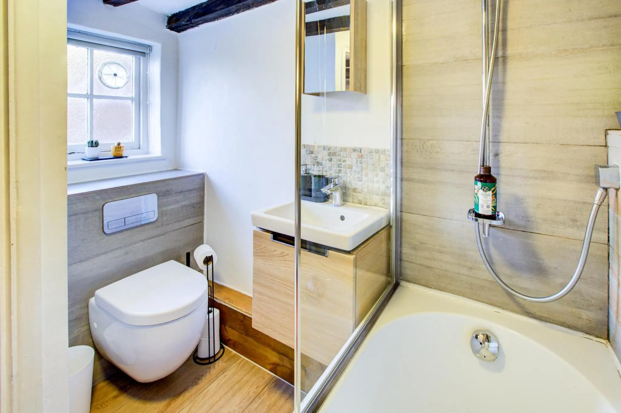 Bathroom in Eglantine