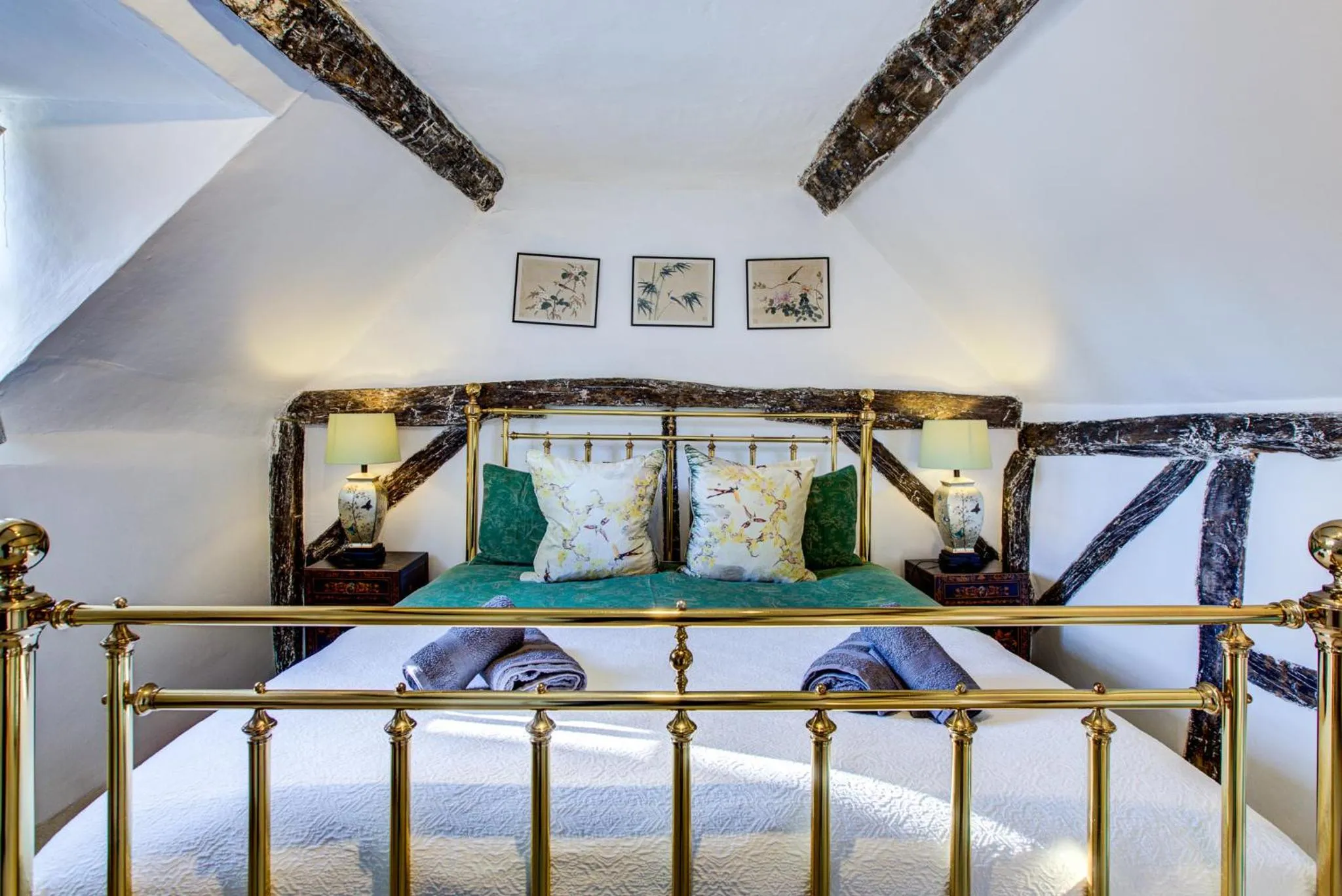 Bedroom, Bed in Eglantine