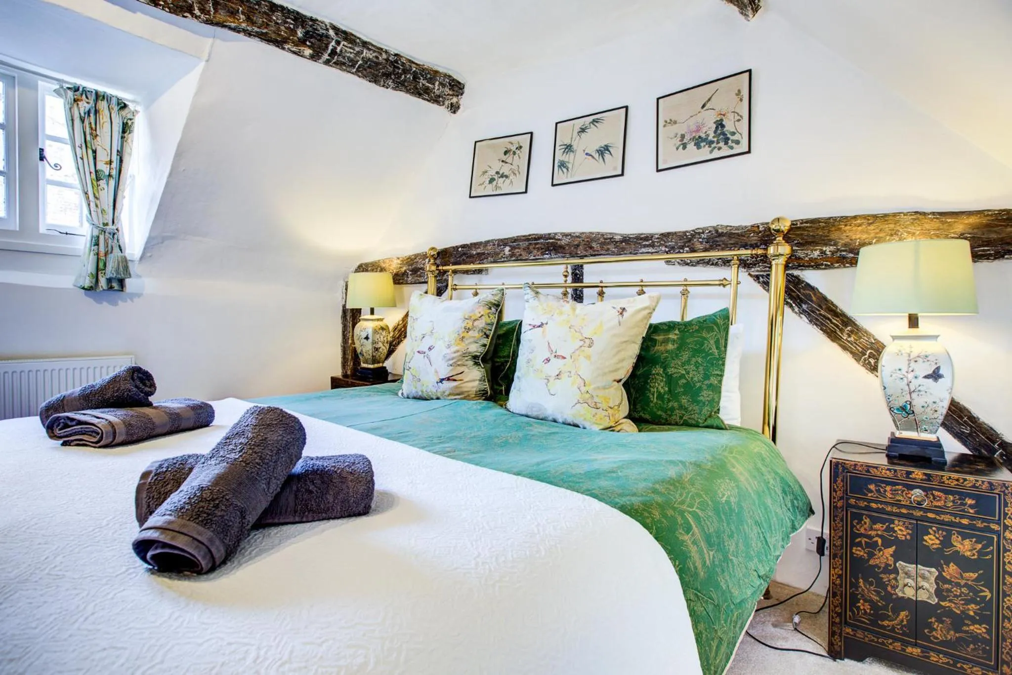 Bedroom, Bed in Eglantine