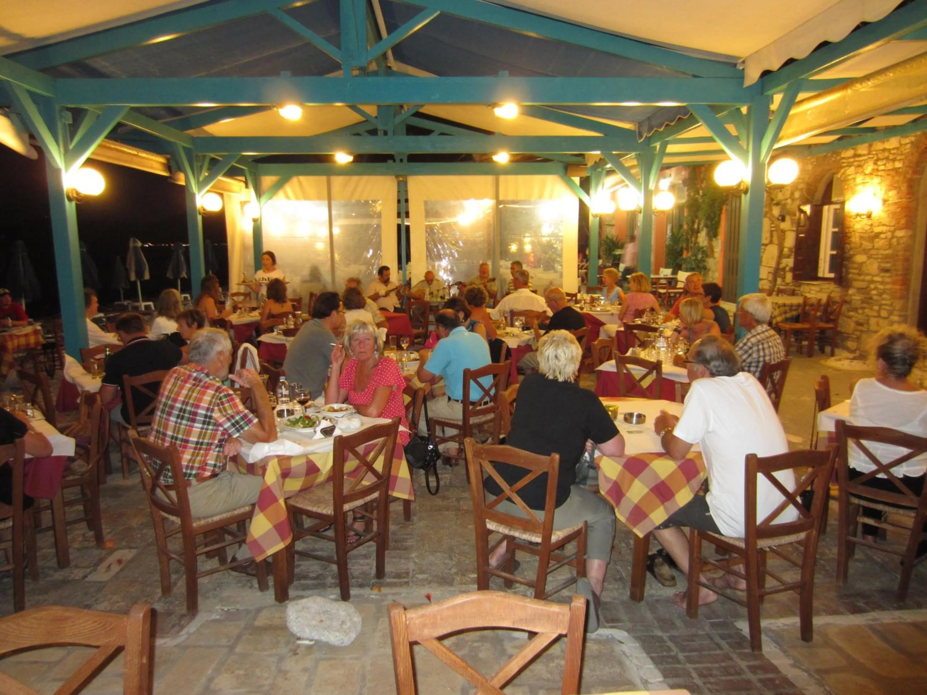 Restaurant/places to eat in Hotel Tarsanas
