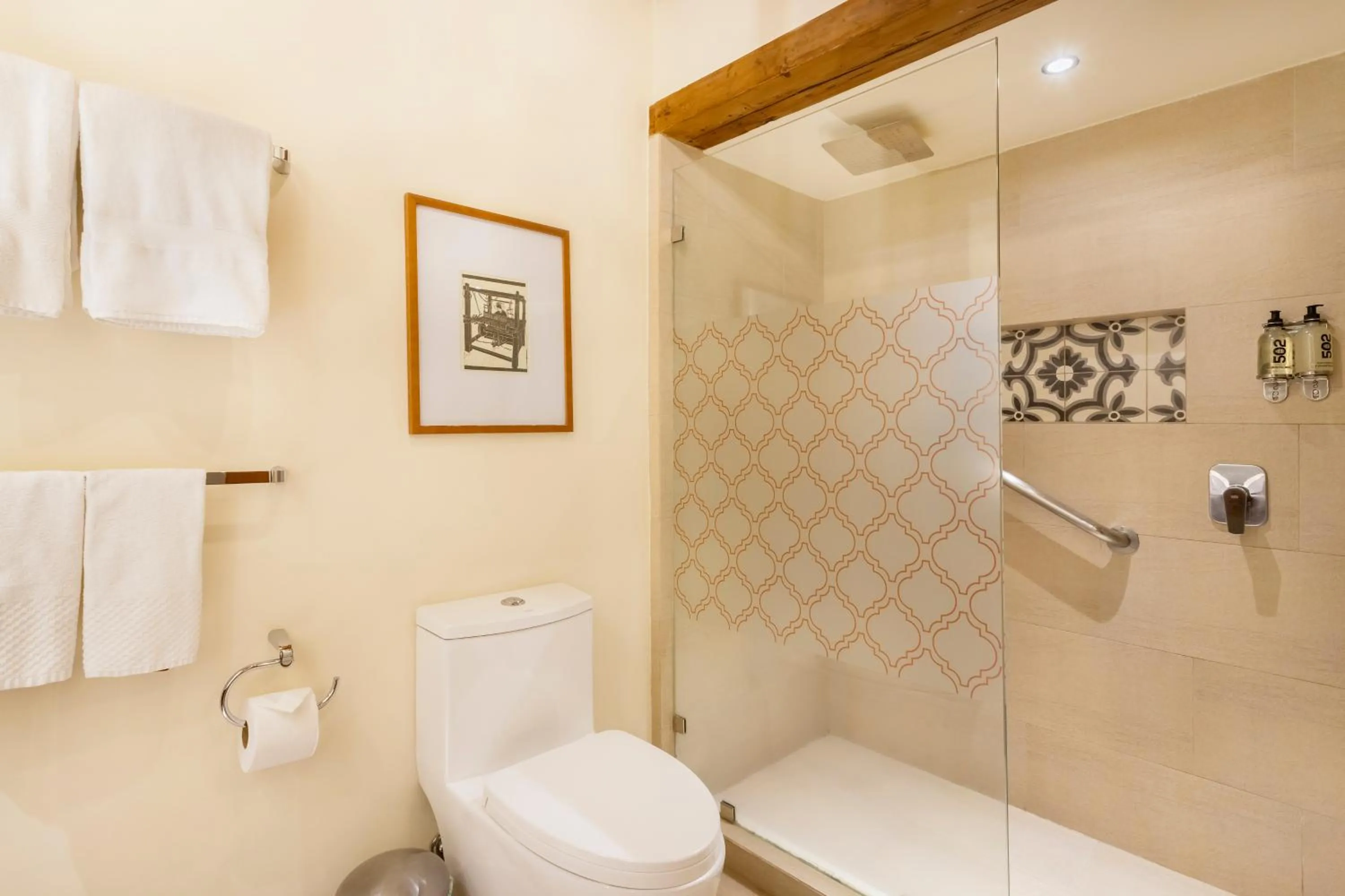 Shower in Porta Hotel Antigua