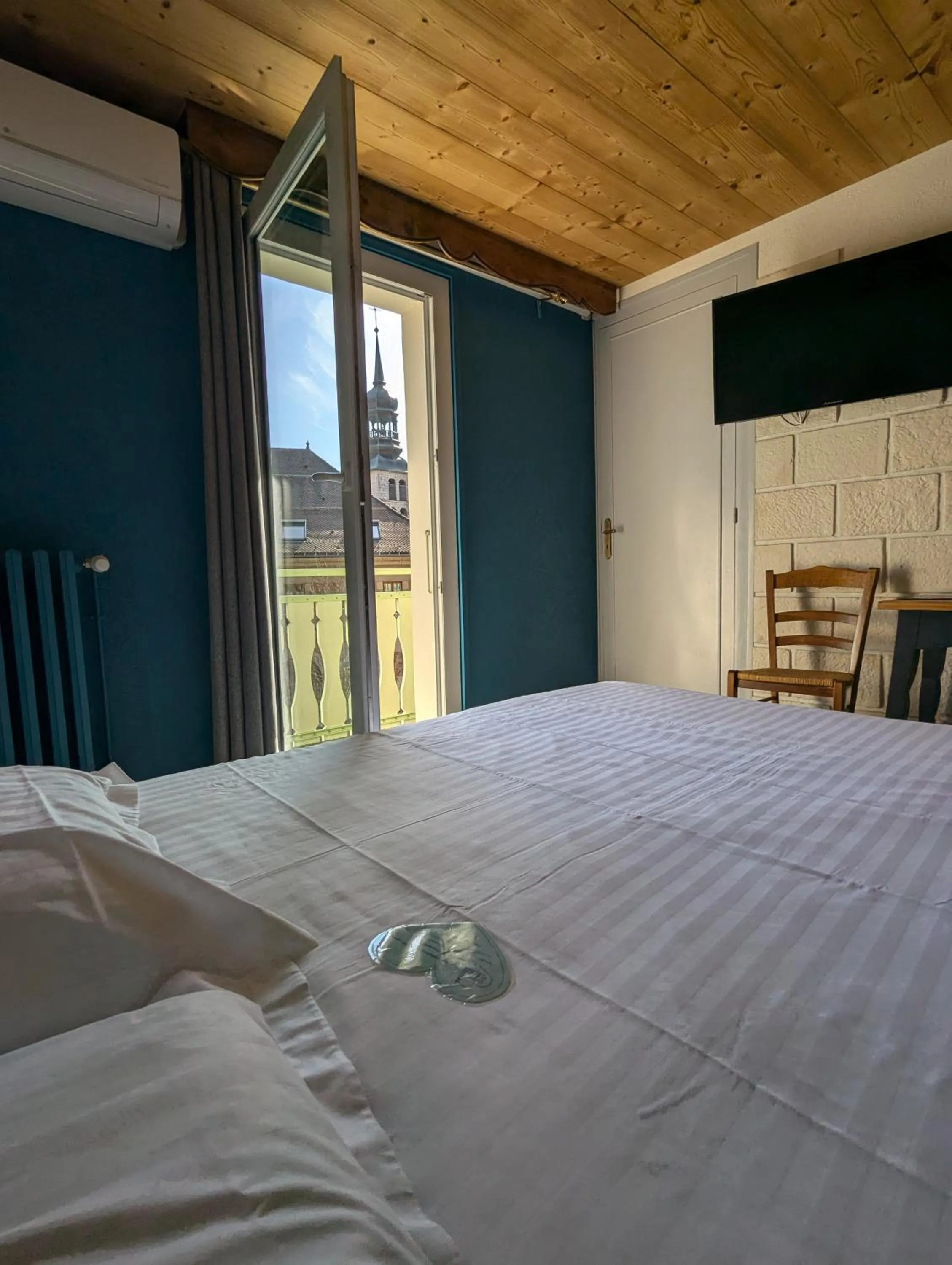 Bed in Hôtel Du Midi