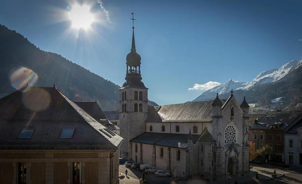 Quiet street view in Hôtel Du Midi