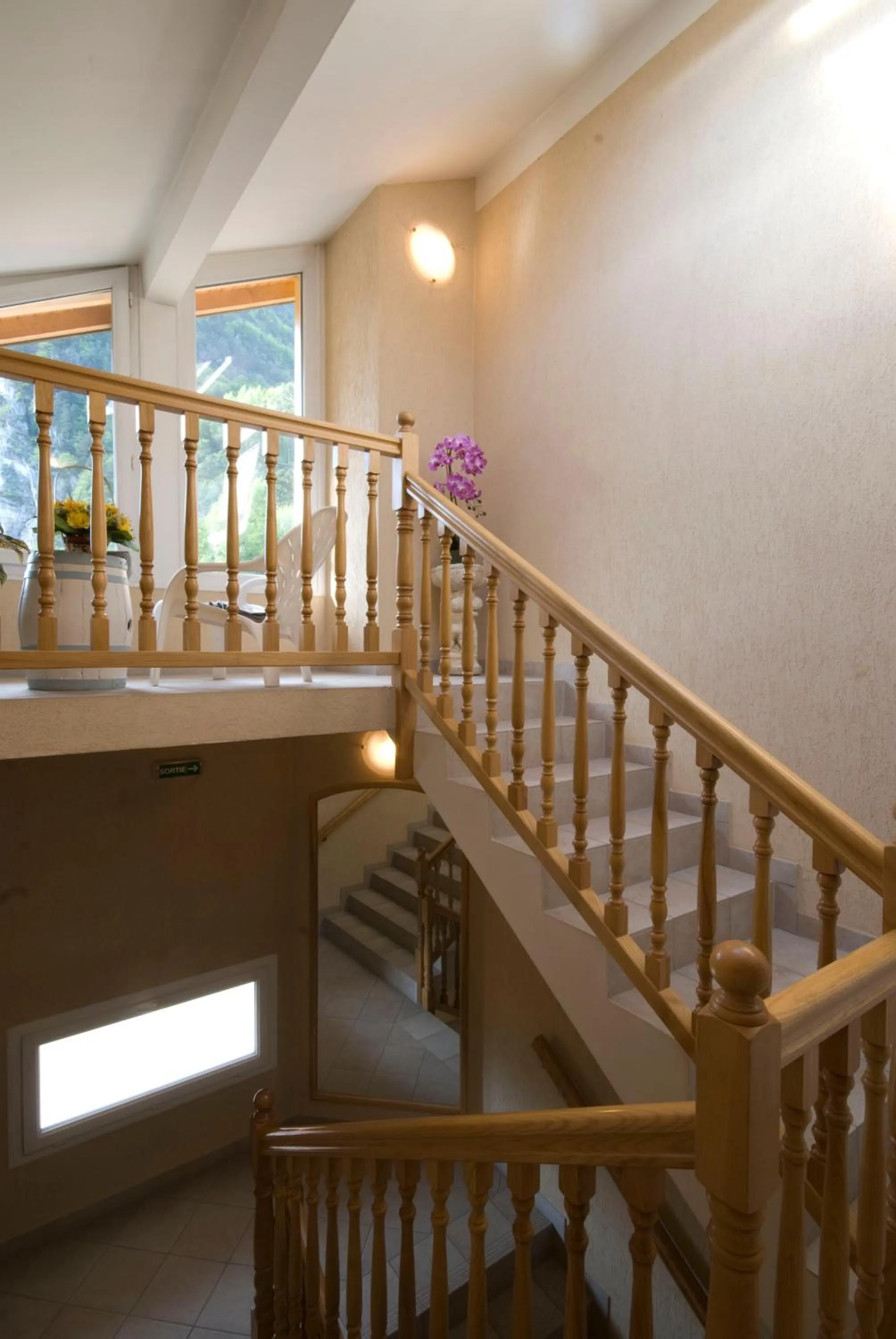 Decorative detail in Hôtel Du Midi