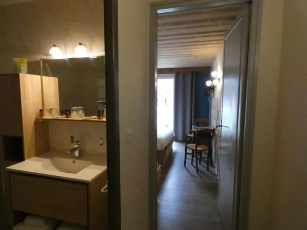 Bathroom in Hôtel Du Midi