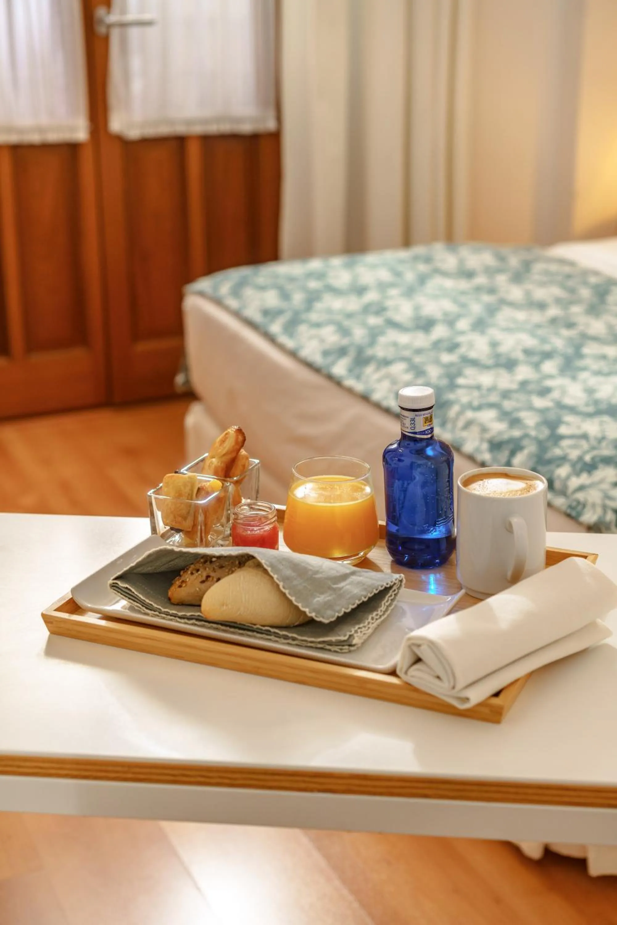 Breakfast, Bed in Hotel Boutique Párraga Siete
