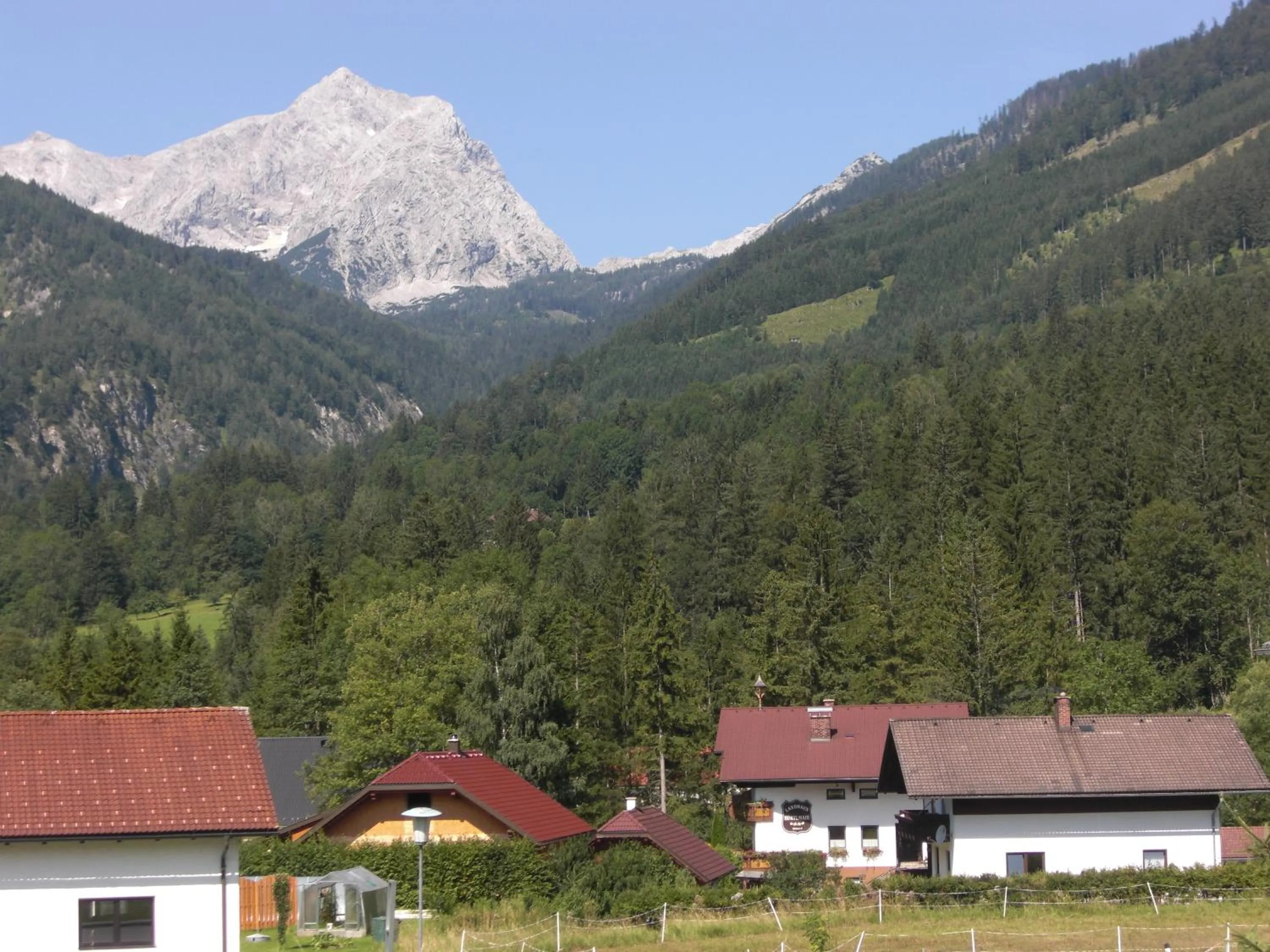 Neighbourhood in Hotel garni Landhaus Bürtlmair