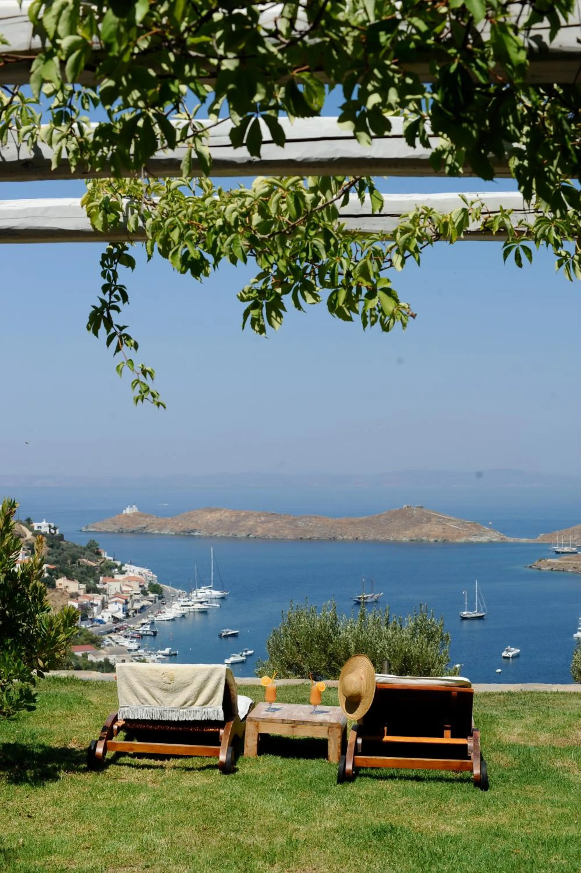 Garden in Aigis Suites Kea