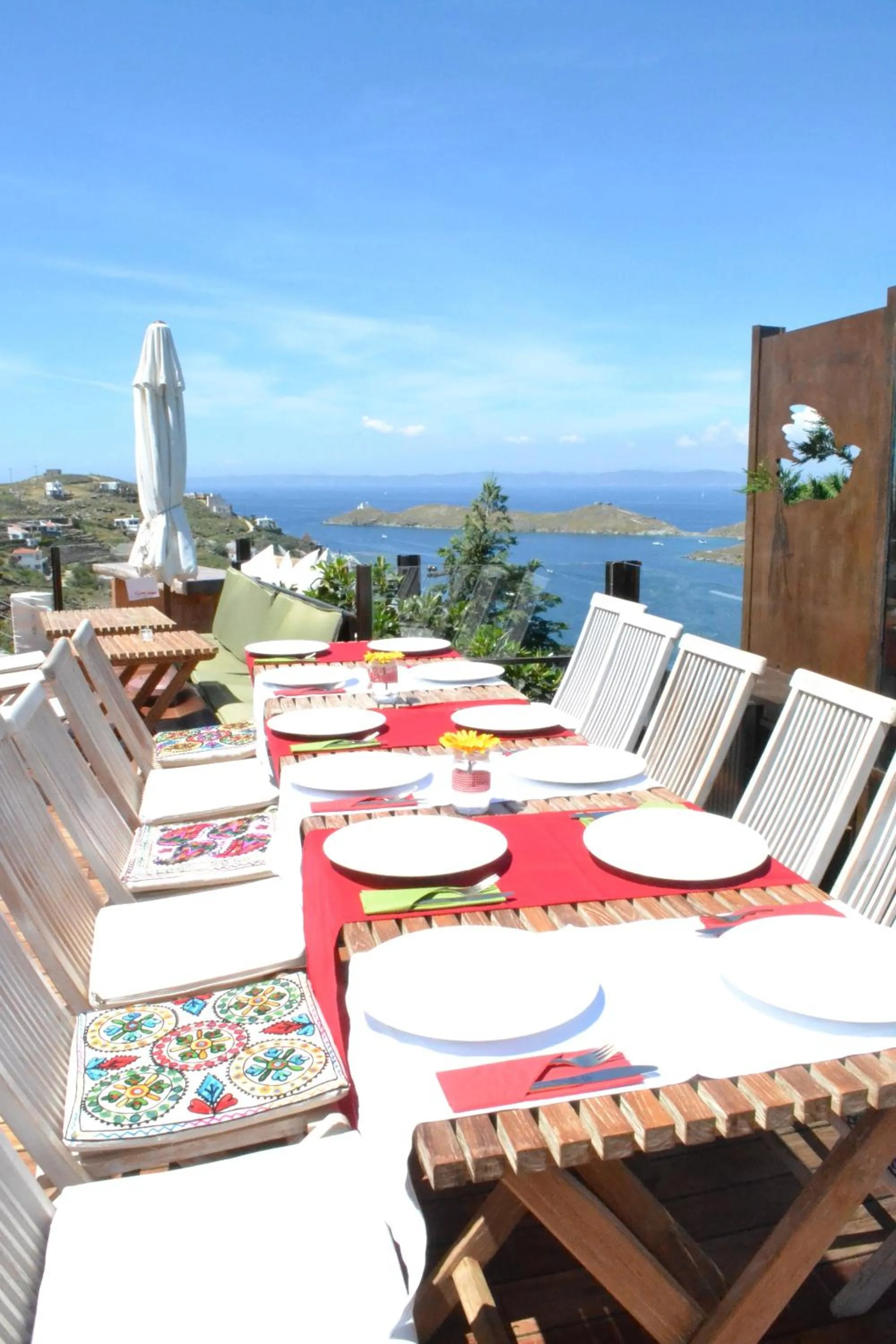 Restaurant/places to eat in Aigis Suites Kea