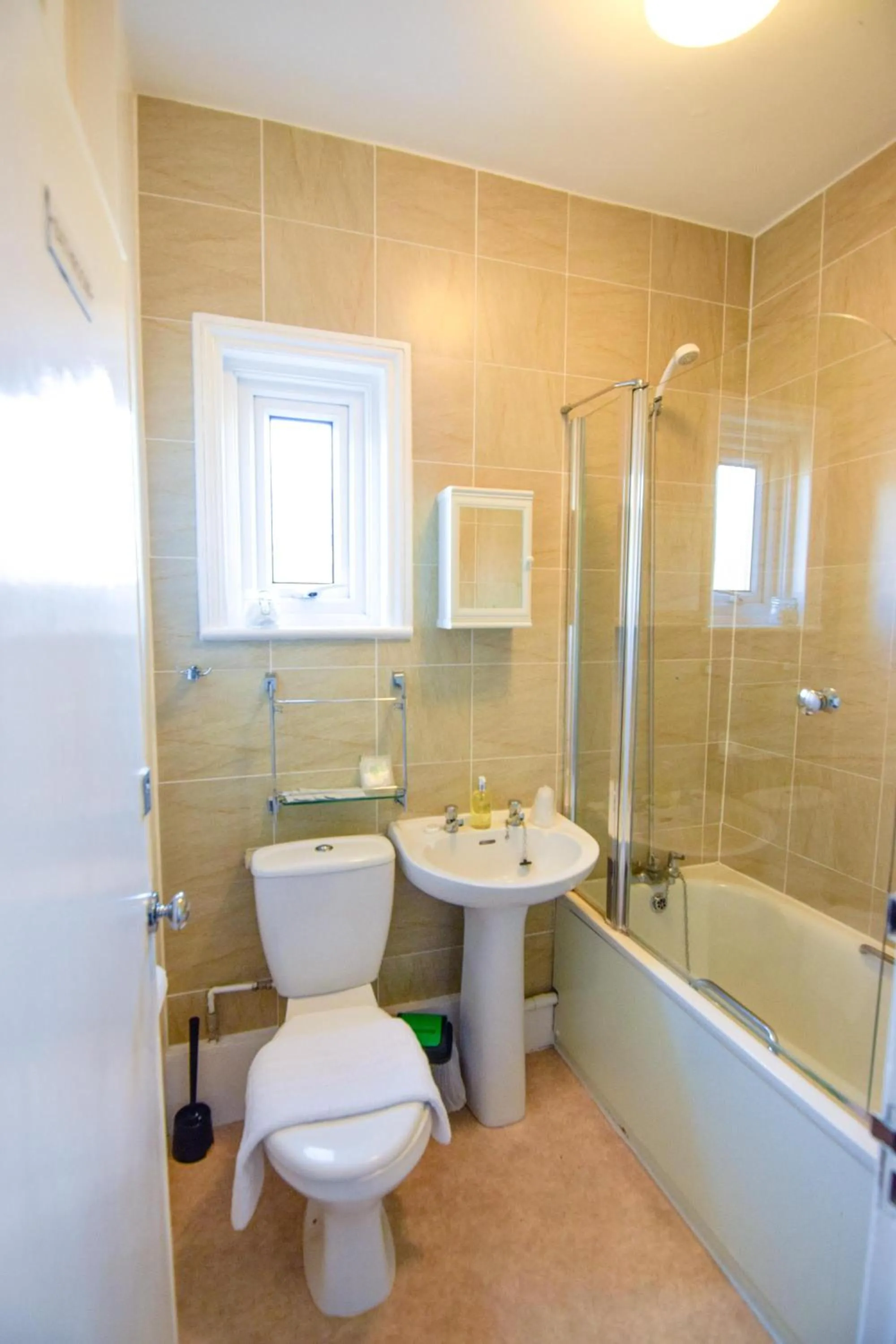 Shower in Eastbourne Reymar